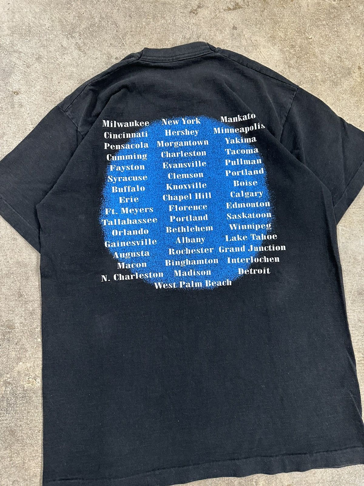Vintage Vintage 90s Vince Gill Tour 95 Concert Band T-Shirt Size US L / EU 52-54 / 3 - 4 Thumbnail