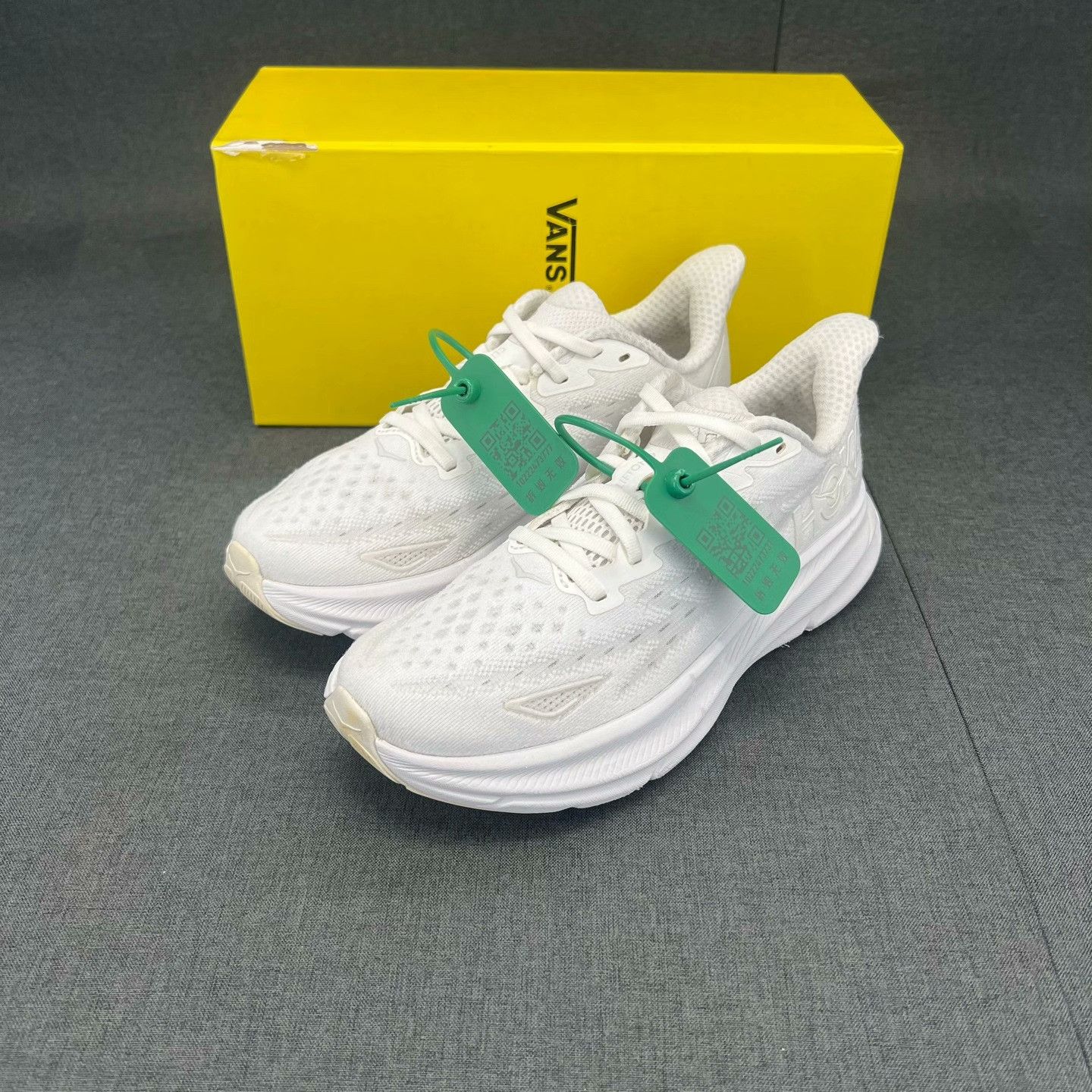 Hoka Hoka White Lowtop Sneakers 38 Men Size US 6 / EU 39 - 1 Thumbnail