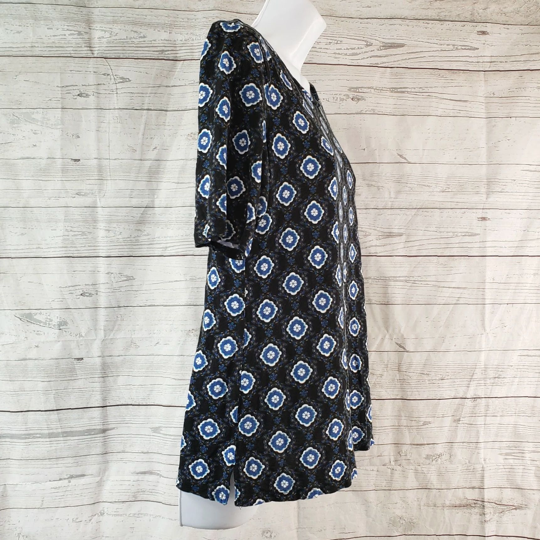 Ann Taylor Ann Taylor LOFT Womens Blouse Shirt Short Sleeve Round Neck Rayon Printed Black Blue Sz S - Floral, Basic, Regular fit Women’s Size S / US 4 / IT 40 - 3 Thumbnail