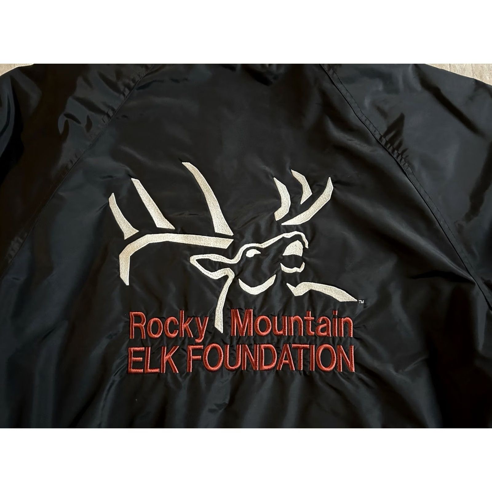 Vintage VINTAGE Rocky Mountain Elk Foundation Embroidered Black Bomber Jacket Mens XL Double Sided Size US XL / EU 56 / 4 - 3 Thumbnail