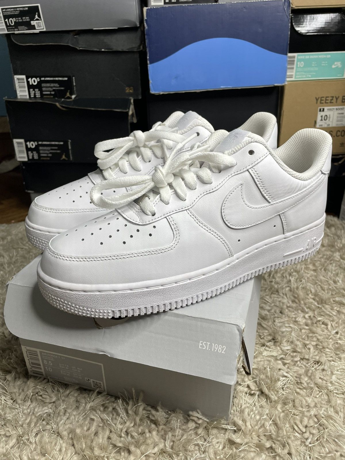 Nike Nike Air Force 1 Triple White Size US 8.5 / EU 41-42 - 1 Thumbnail