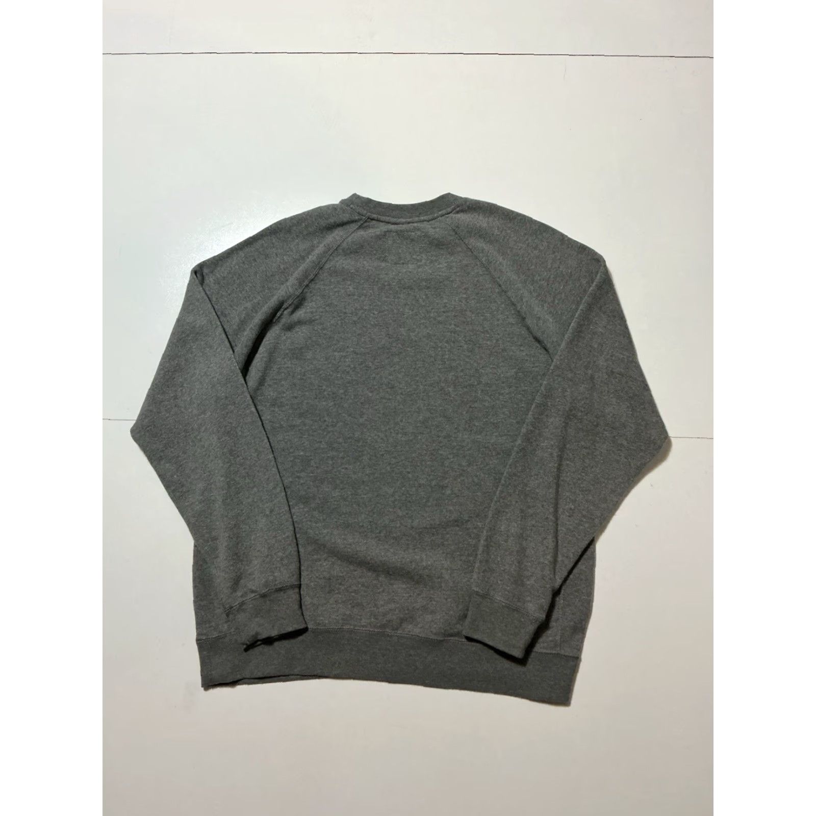 Vintage VINTAGE Barry’s Bootcamp Portland Gym Fitness Logo Gray Fleece Crewneck Sweatshirt Sz. L Mens Pullover 50 Chest 29 Length Size US L / EU 52-54 / 3 - 2 Thumbnail