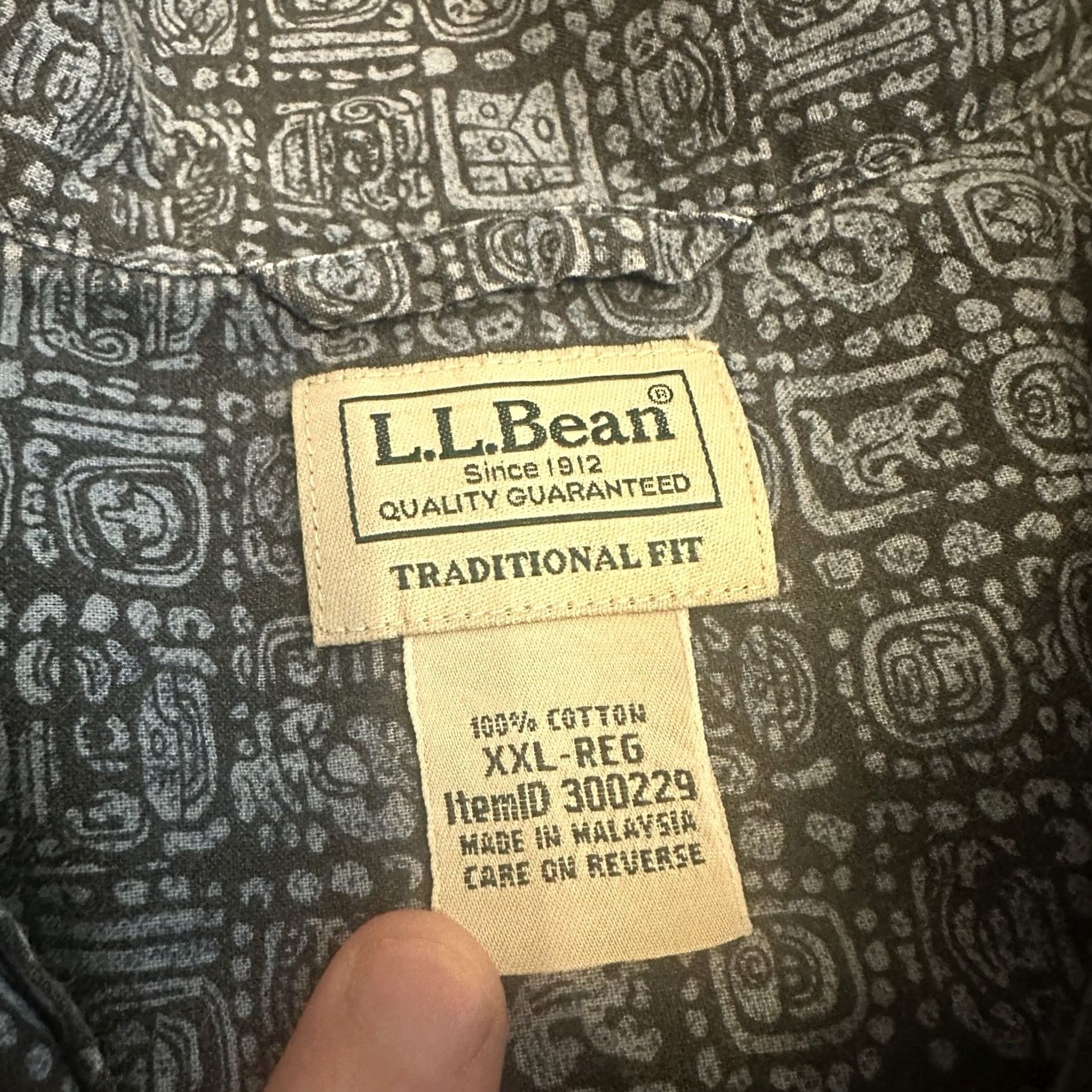 Vintage VINTAGE L.L. Bean Button-Up Shirt 2XL Blue Aztec Print Short Sleeve Casual Men Regular Cotton Size US XXL / EU 58 / 5 - 3 Thumbnail