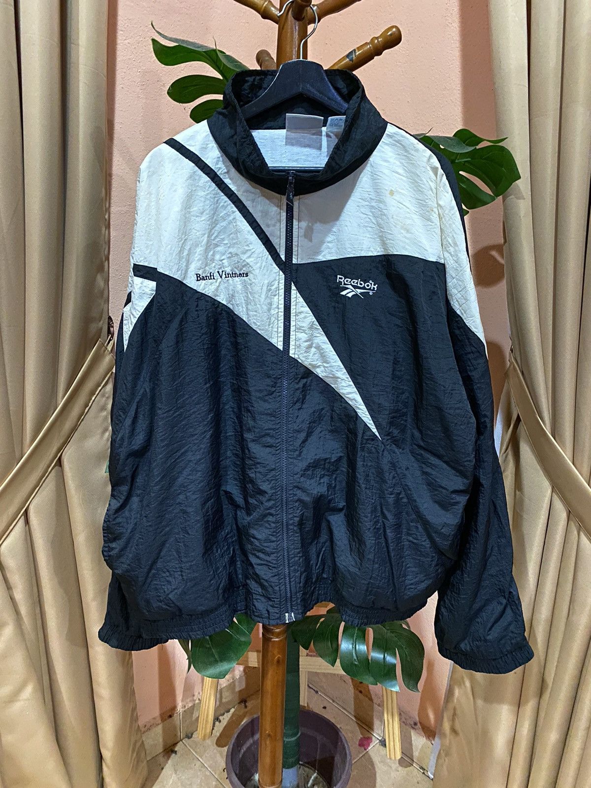 Reebok Vintage Reebok Windbreaker Banfi Vintners Collaboration Size US XL / EU 56 / 4 - 3 Thumbnail