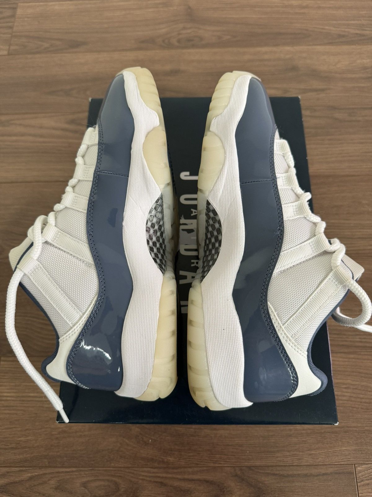 Jordan Brand Jordan 11 Retro Low Diffused Blue Size US 8 / EU 41 - 9 Thumbnail