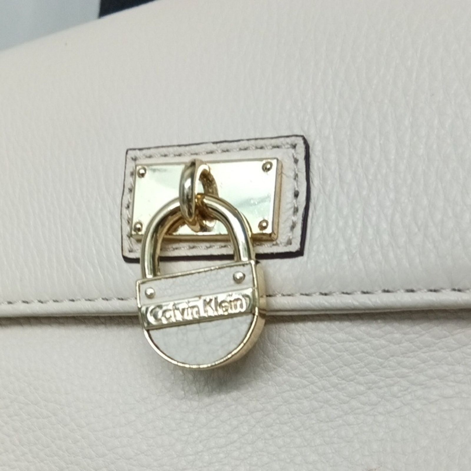 Calvin Klein Y2K Vintage Calvin Klein Cream Leather Crossbody Size ONE SIZE - 10 Thumbnail