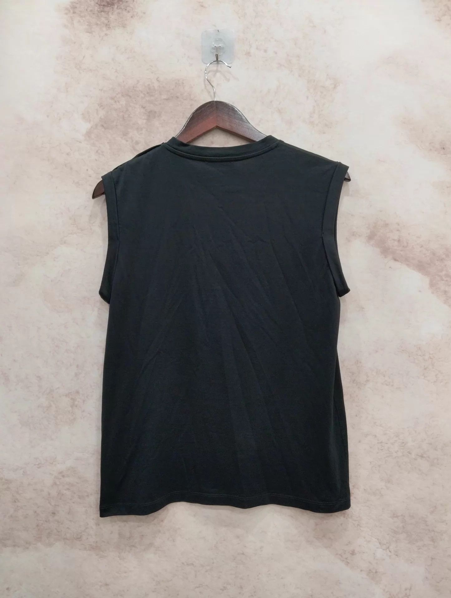 Balmain Balmain Black Gold Button Logo Short Sleeve Vest XS 95 New Size XS / US 0-2 / IT 36-38 - 2 Thumbnail
