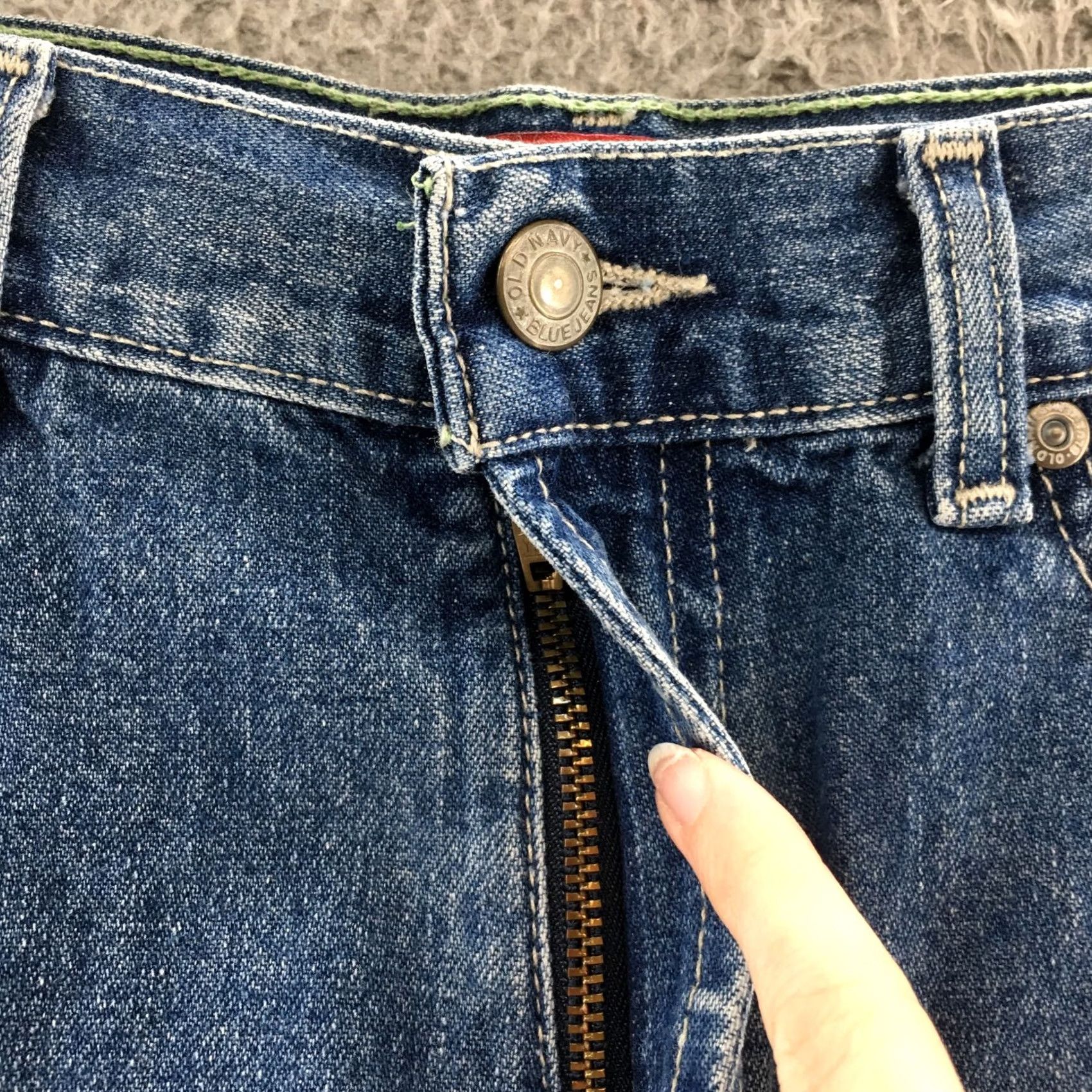 Old Navy Old Navy Mom Shorts Womens 10 Blue Denim Cotton High Rise Zip Fly 31in Waist 3in Inseam Shorts Womens Mens Girls Size 32" / US 10 / IT 46 - 3 Thumbnail