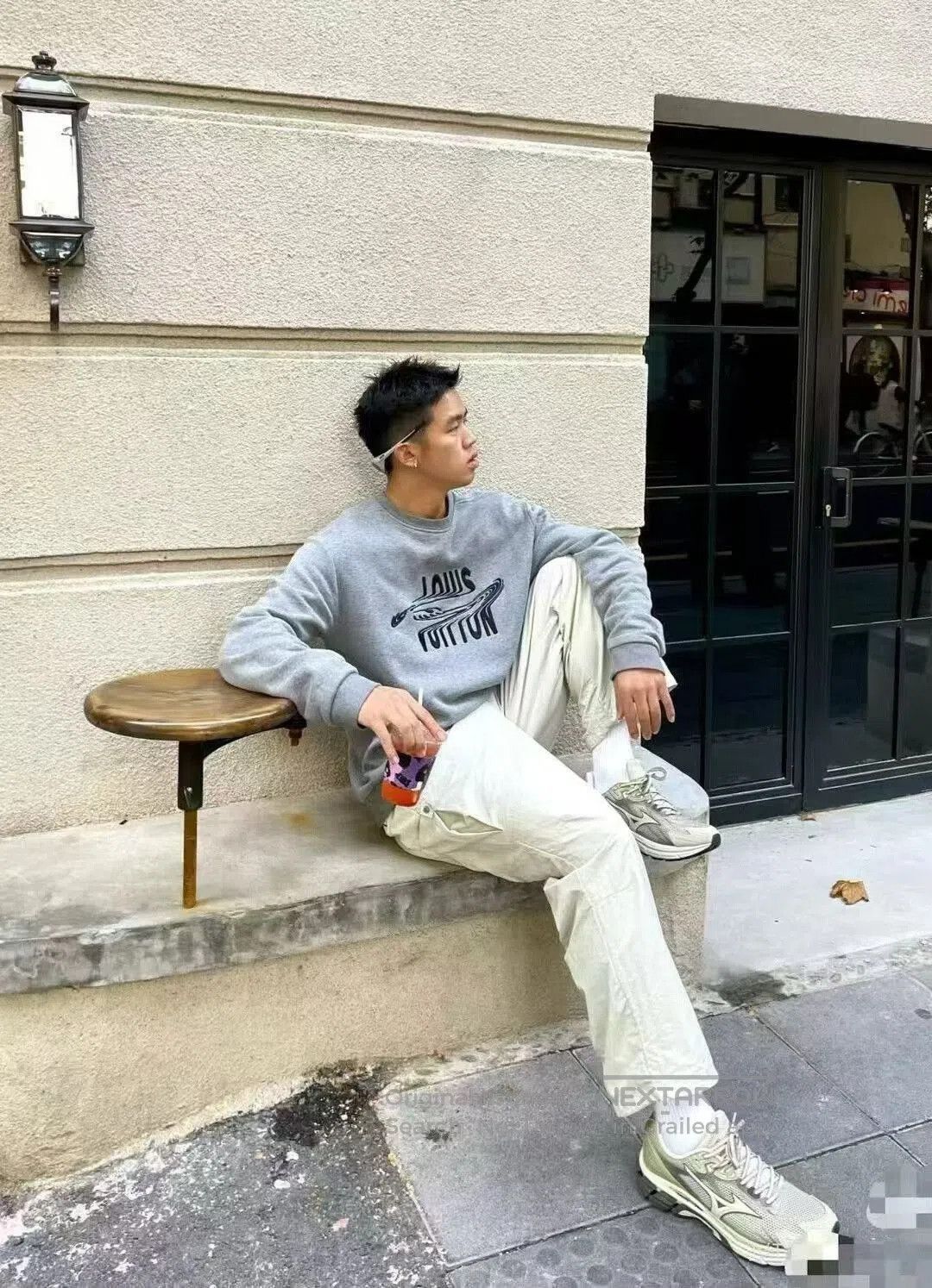 Louis Vuitton Louis Vuitton Embroidered Sweatshirt in XS. Size XS / US 0-2 / IT 36-38 - 9 Thumbnail