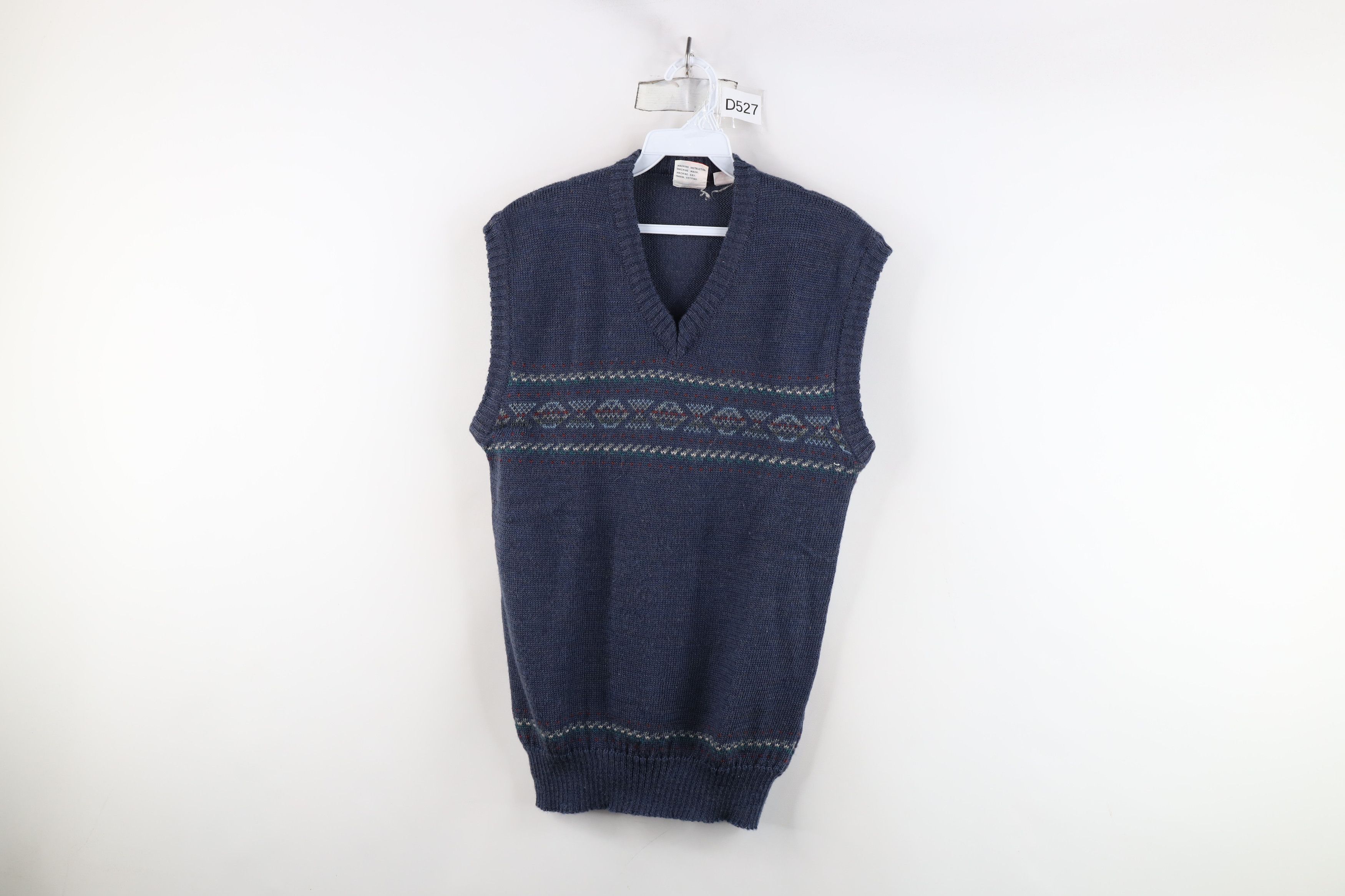 Vintage Vintage 70s Streetwear Fair Isle Knit V-Neck Sweater Vest Size US M / EU 48-50 / 2 - 1 Thumbnail