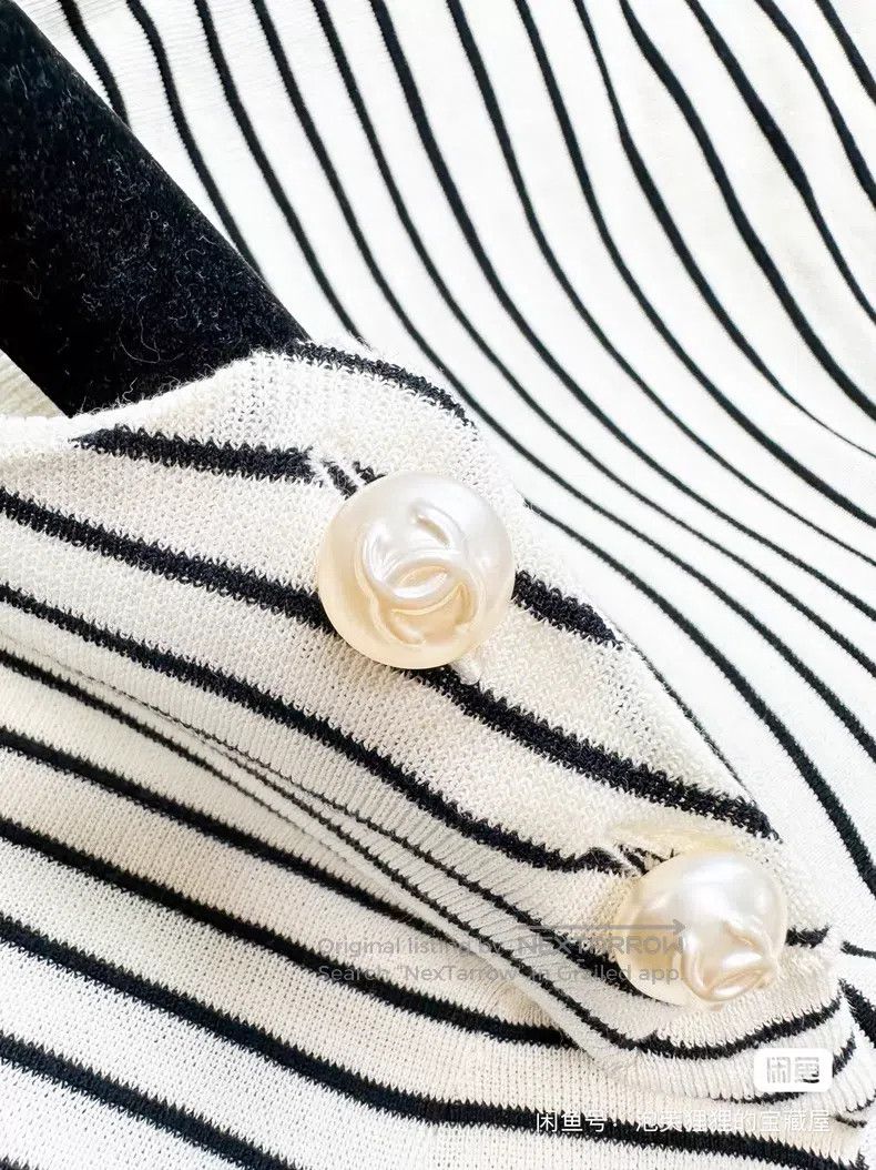 Chanel Chanel Pearl shoulder buckle knitted striped long sleeves Size XS / US 0-2 / IT 36-38 - 4 Thumbnail
