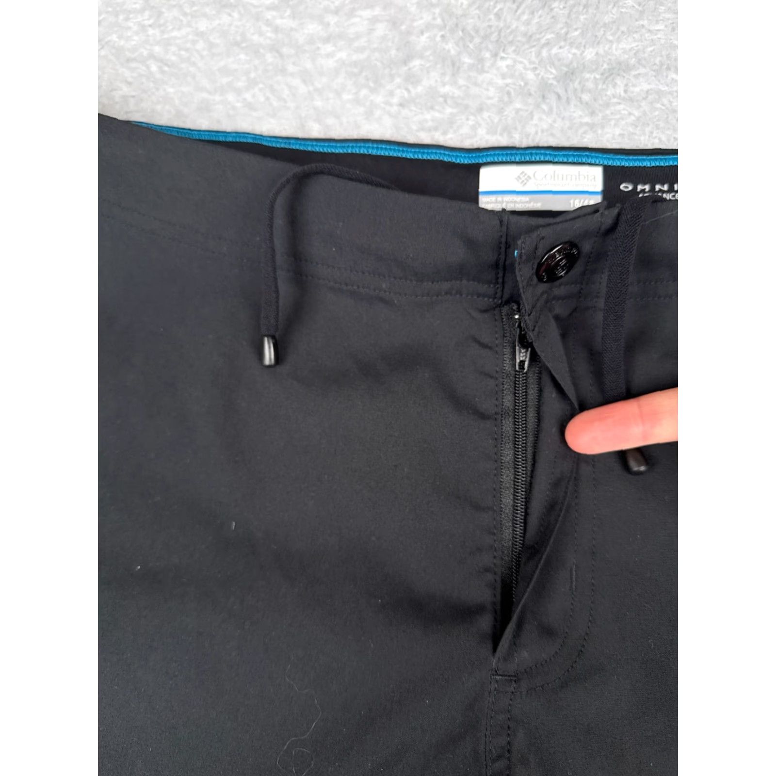 Vintage Columbia Shorts Women Black Nylon Shield Sweat Zipper Pockets Hike Camp 16 36x5 Size 38" / US 16 / IT 52 - 6 Thumbnail