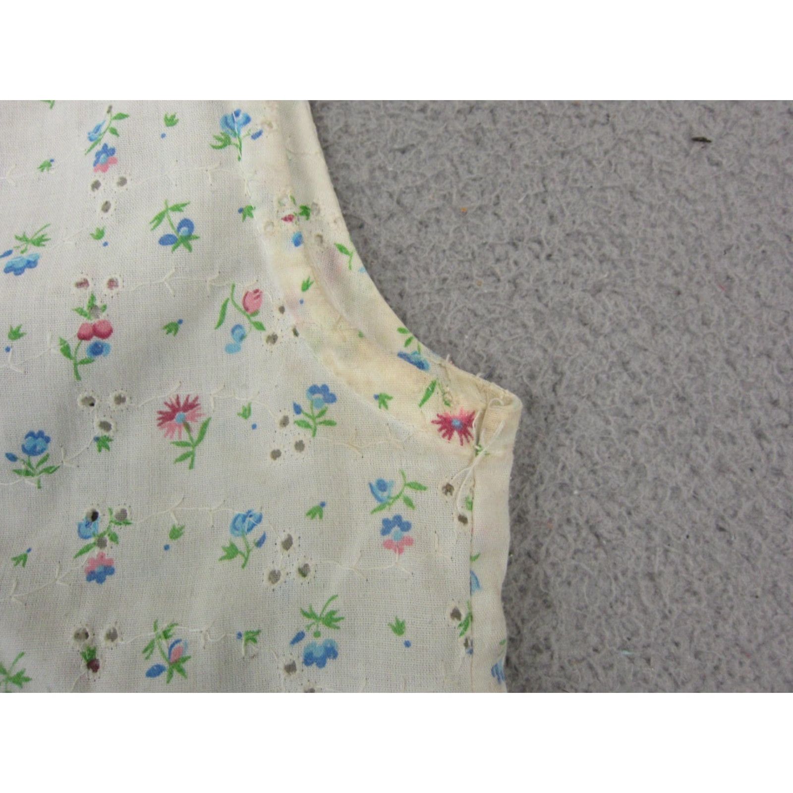 Vintage VINTAGE Stitches Blouse Shirt Womens Small White Floral Sleeveless Collared 90s Flower Casual Lightweight Womens Blouse Size S / US 4 / IT 40 - 6 Thumbnail