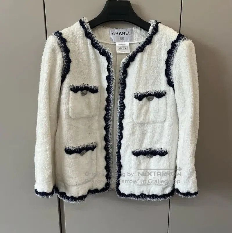 Chanel Chanel White Cotton Cardigan with Navy Trim . Size XXS / US 00 / IT 34 - 1 Thumbnail