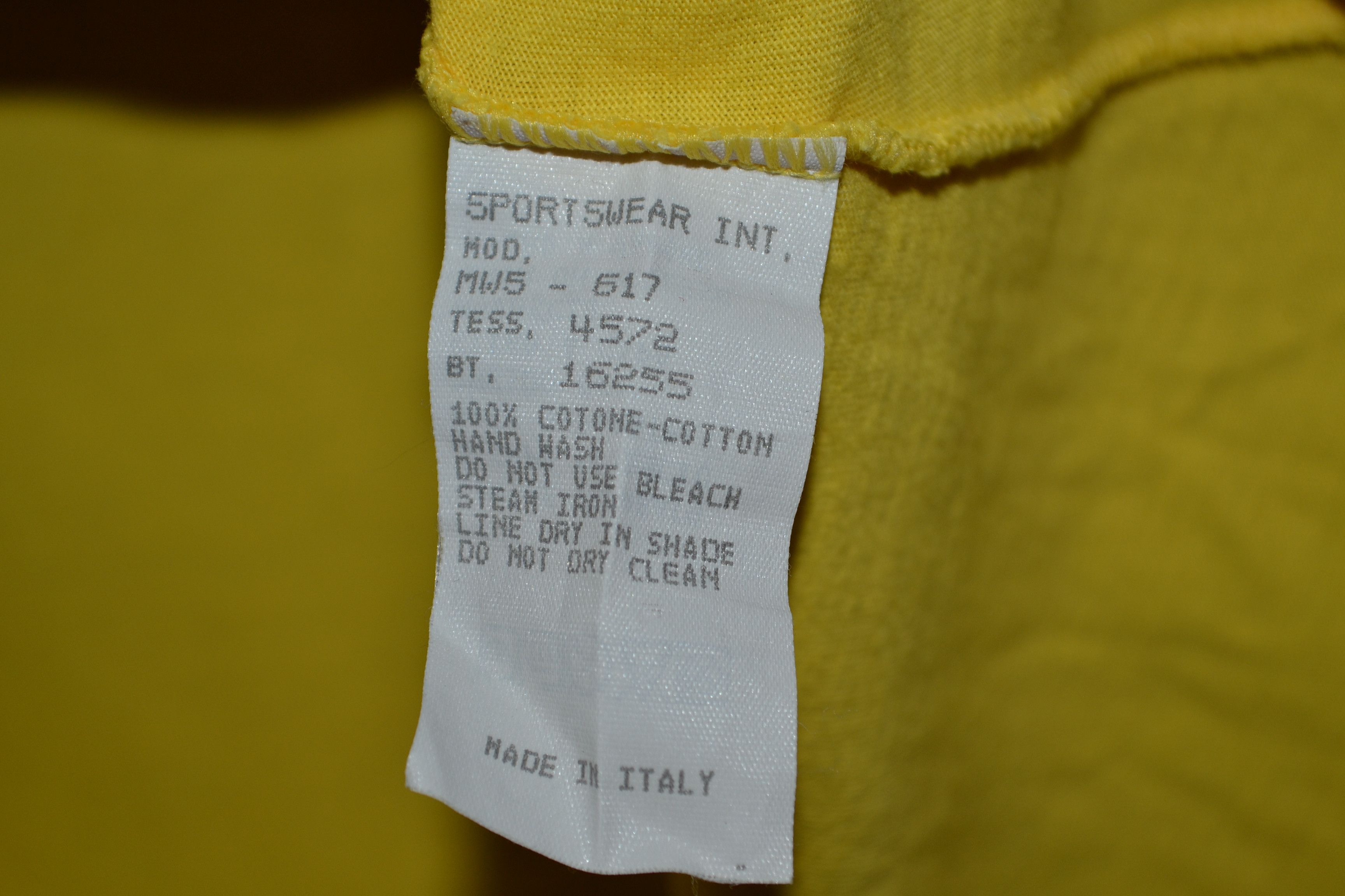 Moschino Moschino Jeans Vintage Early 1990s Yellow T-shirt Italy Size L / US 10 / IT 46 - 4 Thumbnail