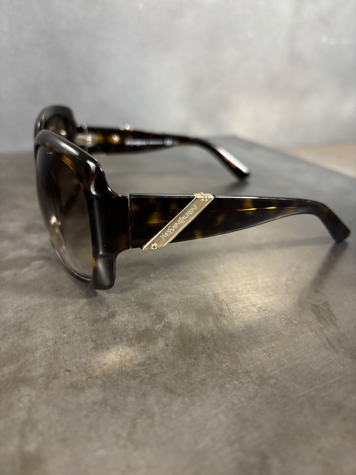 Yves Saint Laurent Yves Saint Laurent Sunglasses Oversized 2010s Size ONE SIZE - 17 Thumbnail
