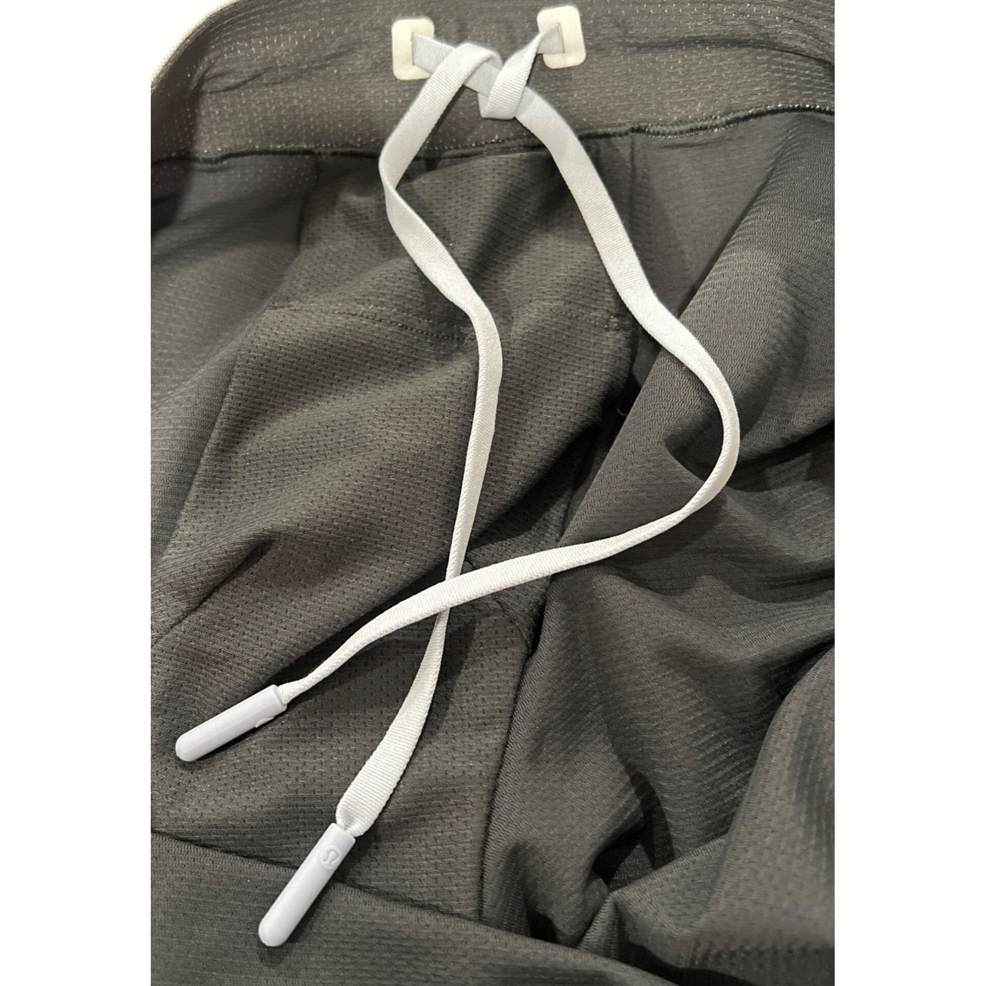 Lululemon 𝓛𝓾𝓵𝓾𝓵𝓮𝓶𝓸𝓷 Men's Vented Tennis Short Size XL Size US 44 / EU 60 - 6 Thumbnail