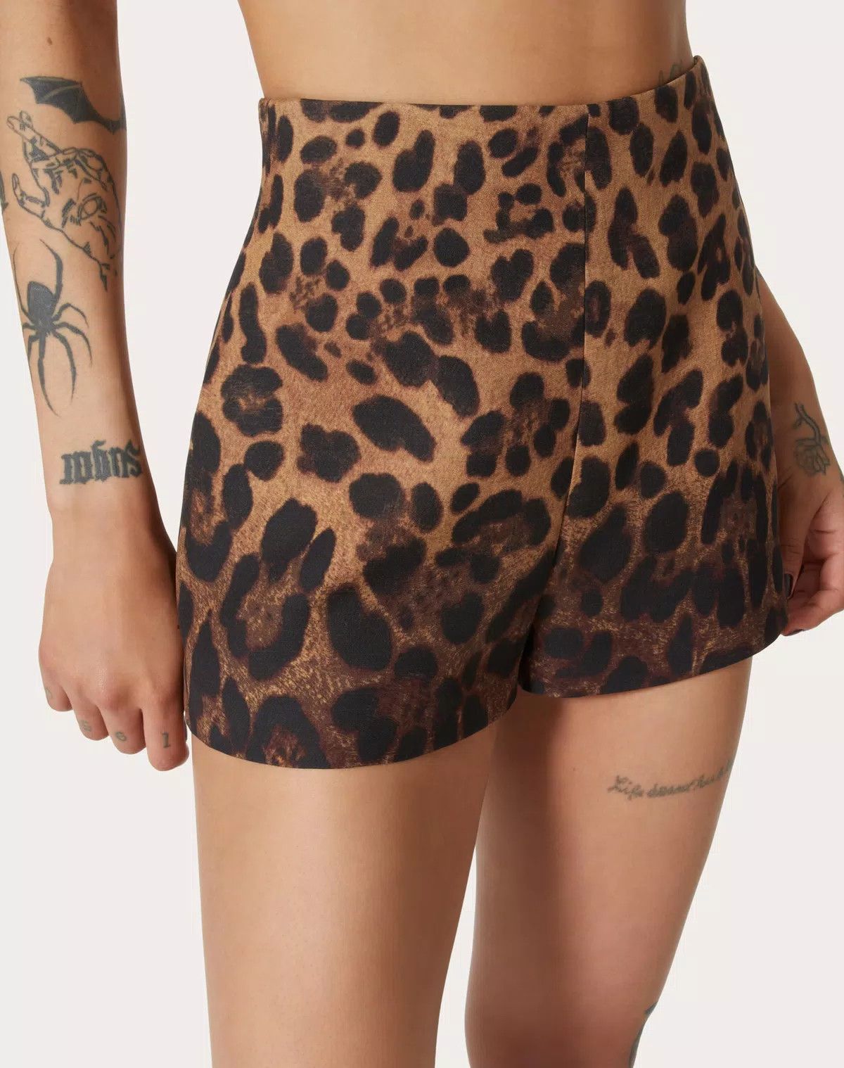 Valentino o1s1wg110625 Animalier Degrade Shorts in Leopard/Brown Size 27" / US 4 / IT 40 - 5 Thumbnail