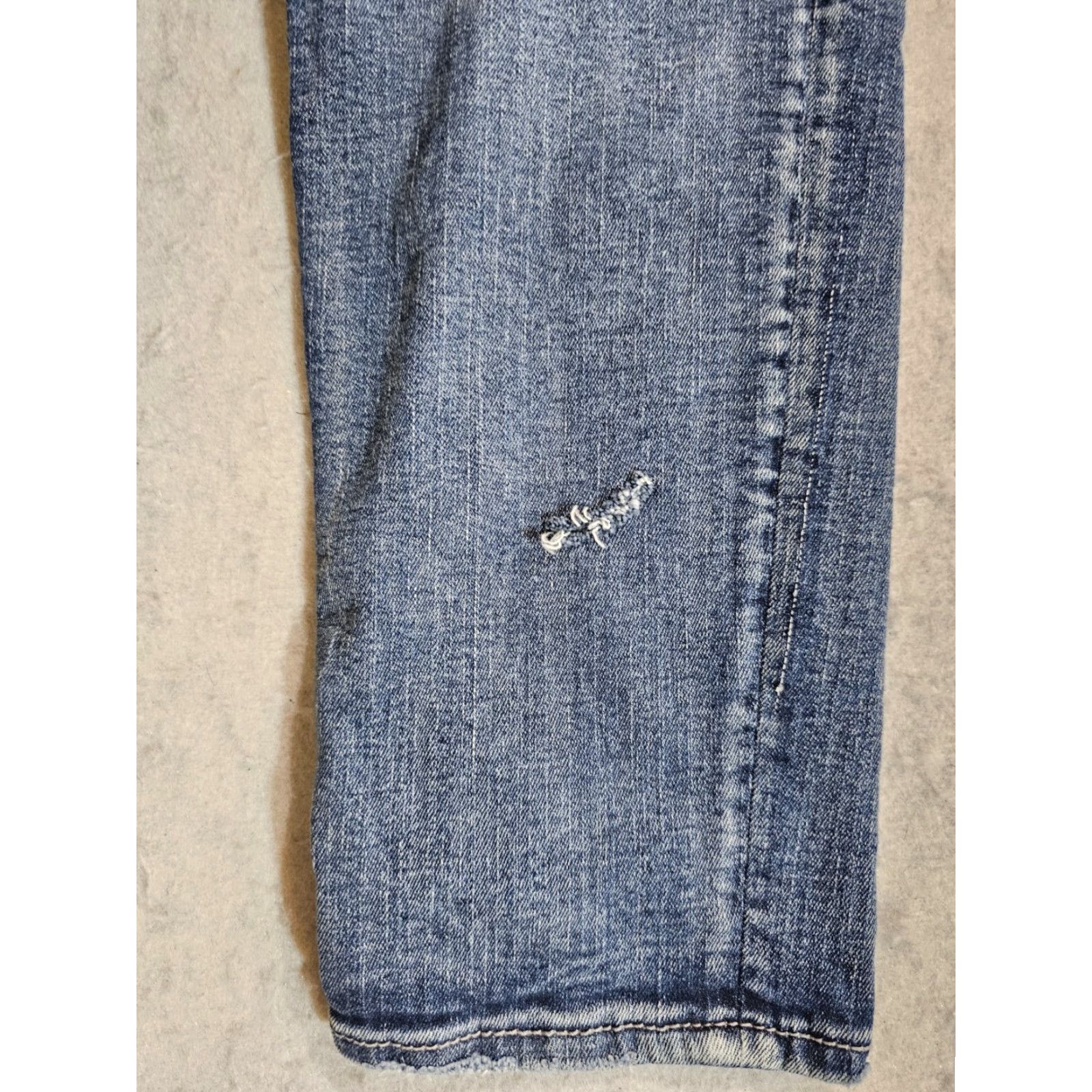 Silver Jeans Co. VINTAGE? No — Silver Jeans Co. "Sam" Straight Leg Distressed Denim Jeans Women's 28w 27 Inseam Blue 28 5-Pocket Mens? Womens Size 28" / US 6 / IT 42 - 5 Thumbnail