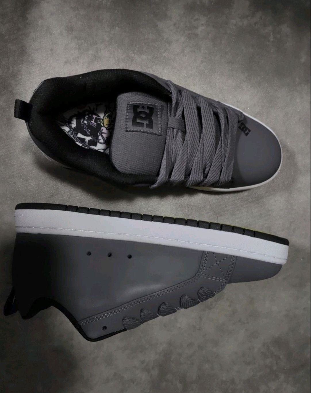DC dc graffi grunge thron og skater shoes Size US 12 / EU 45 - 2 Thumbnail