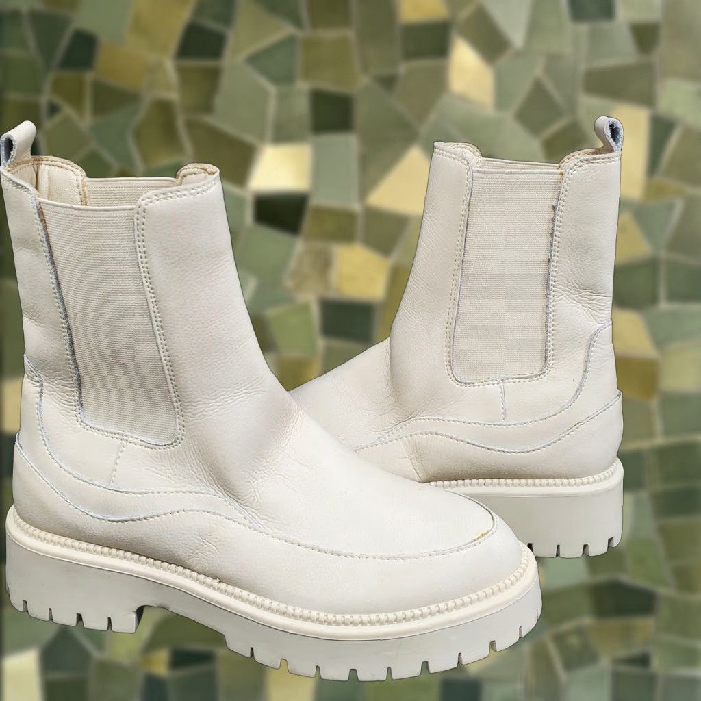 **Vintage Havana Allistor Bone Lug Sole Women Size 7 Chelsea Boot Ivory** User: Vintage Havana Allistor Bone Lug Sole Women Size 7 Chelsea Boot Ivory