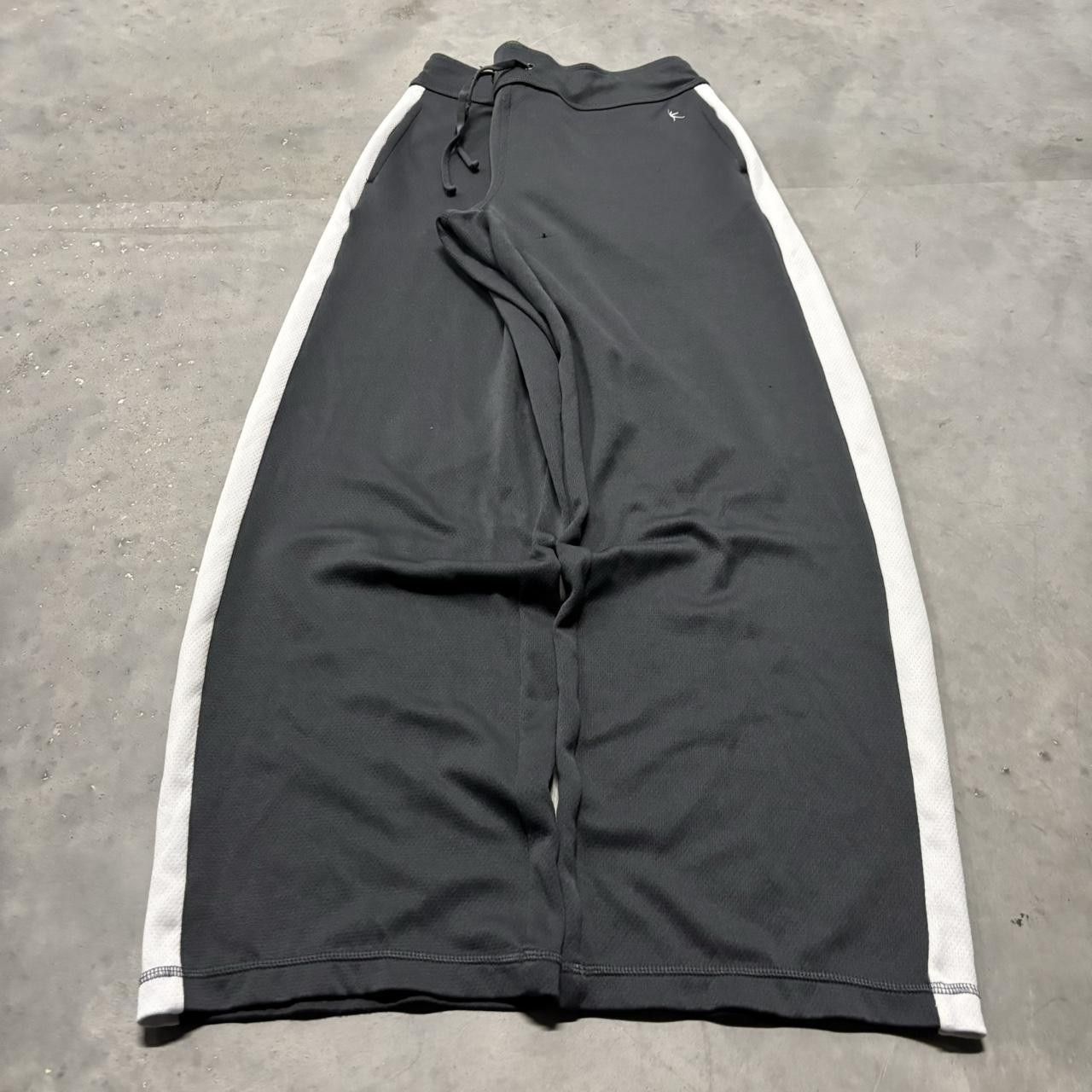 Japanese Brand × Vintage Crazy Vintage Y2K/2000s Grey Striped Skater Essential Sweatpants! Size US 32 / EU 48 - 2 Thumbnail
