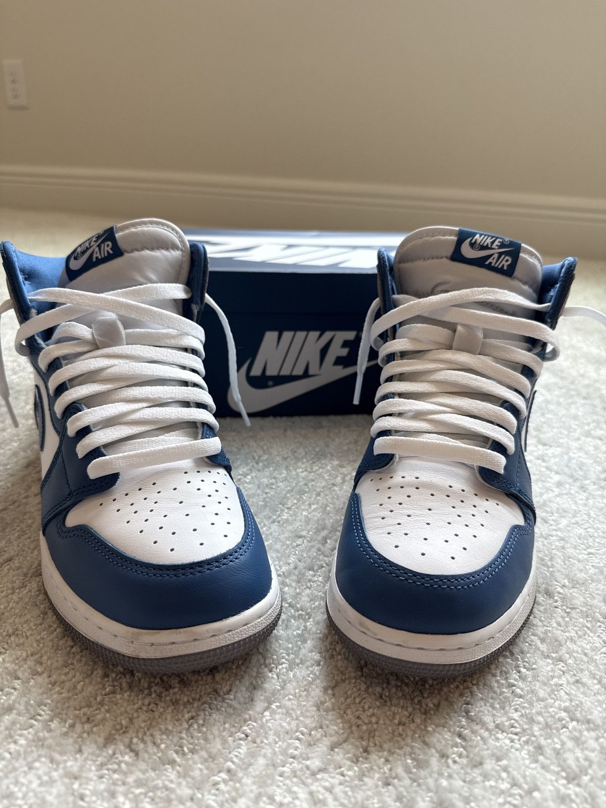 Nike Air Jordan 1 Retro High OG Size US 7 / EU 40 - 3 Thumbnail
