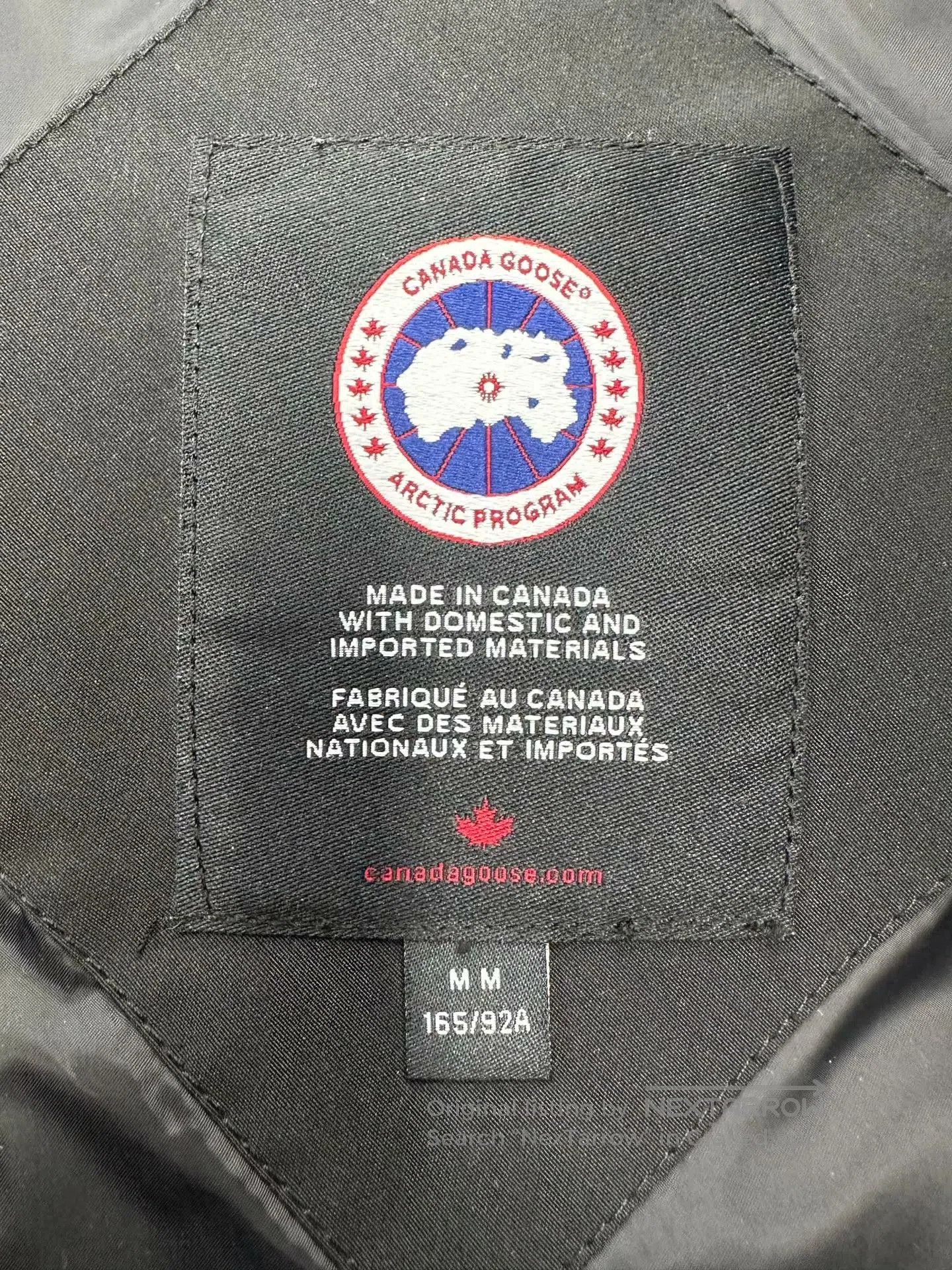 Canada Goose Canada Goose Black down jacket with a logo on the chest| Size US M / EU 48-50 / 2 - 3 Thumbnail