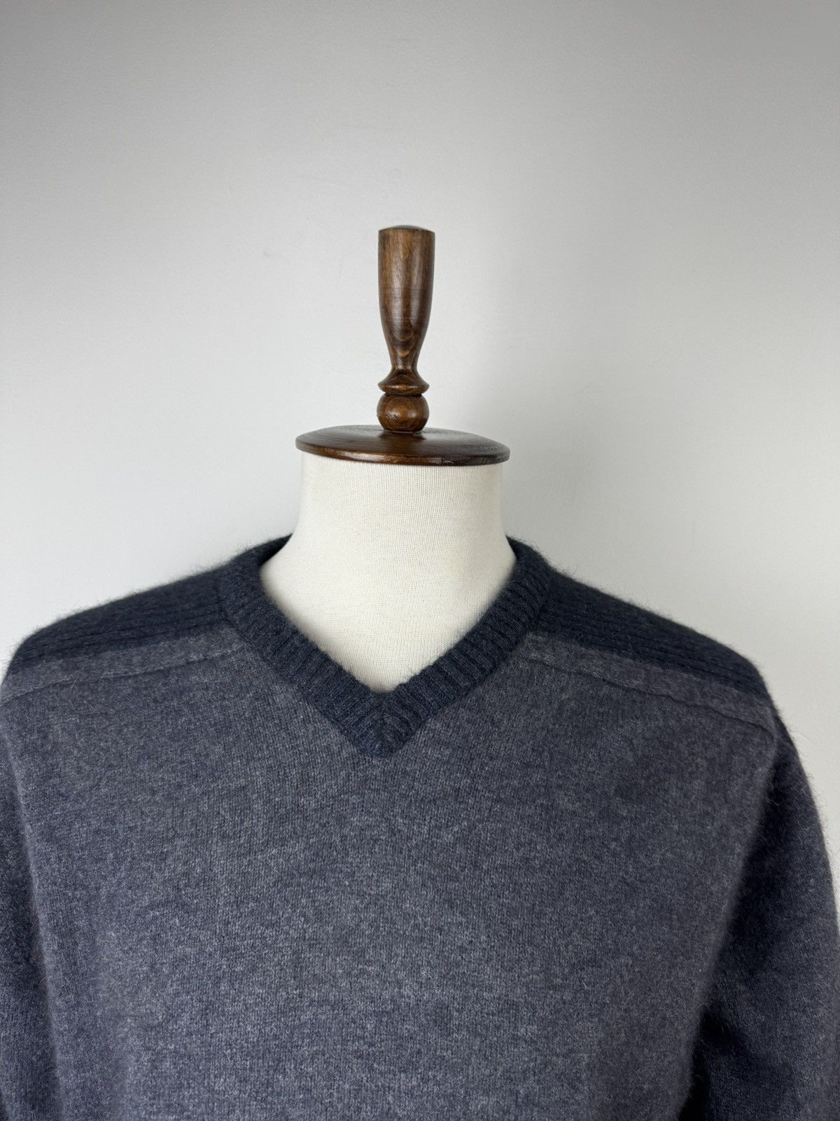 Native Men’s Native World Possum Wool V-Neck Sweater size M Size US M / EU 48-50 / 2 - 2 Thumbnail