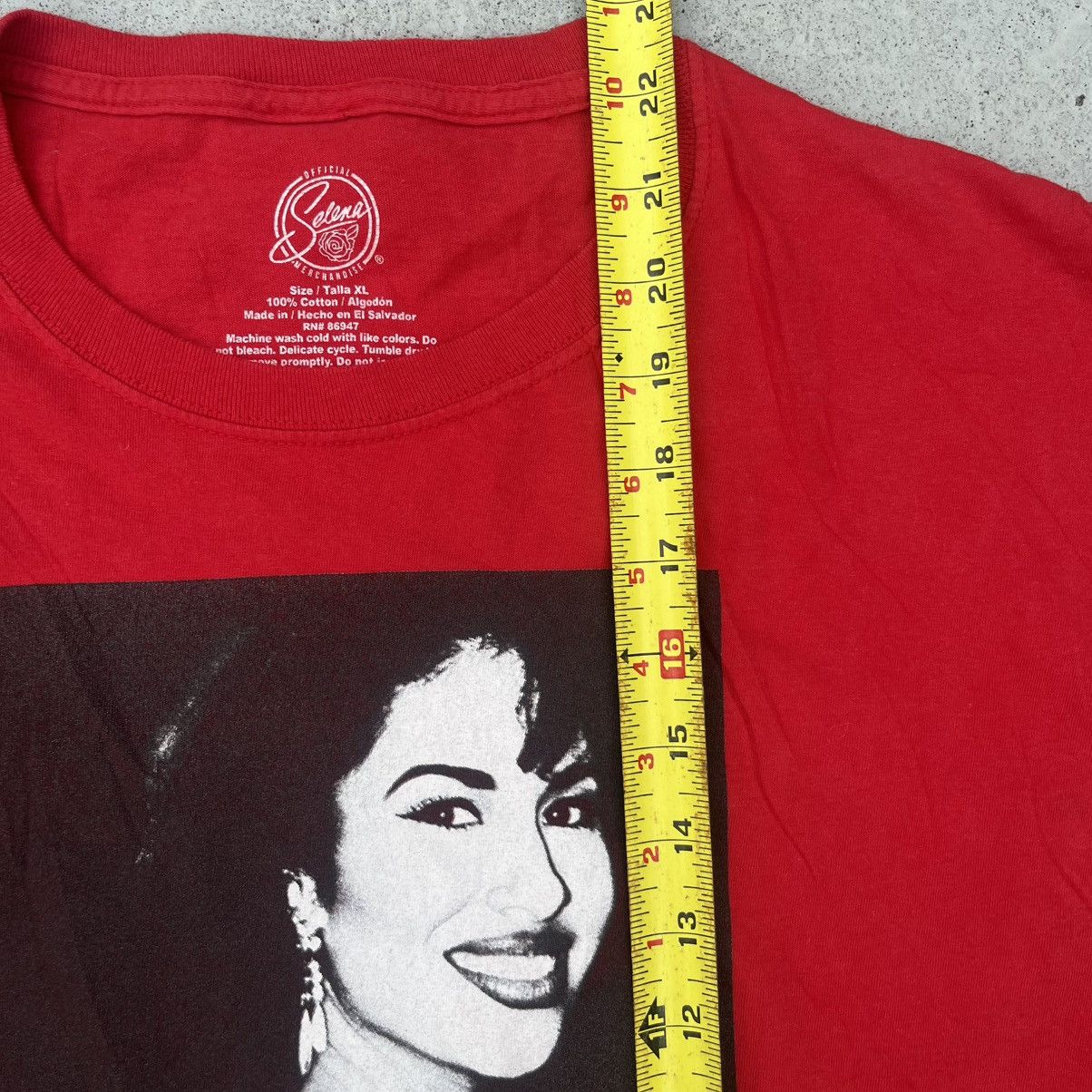 Band Tees Vintage 90s Selena Quintanilla Memorial T shirt Size US L / EU 52-54 / 3 - 5 Thumbnail