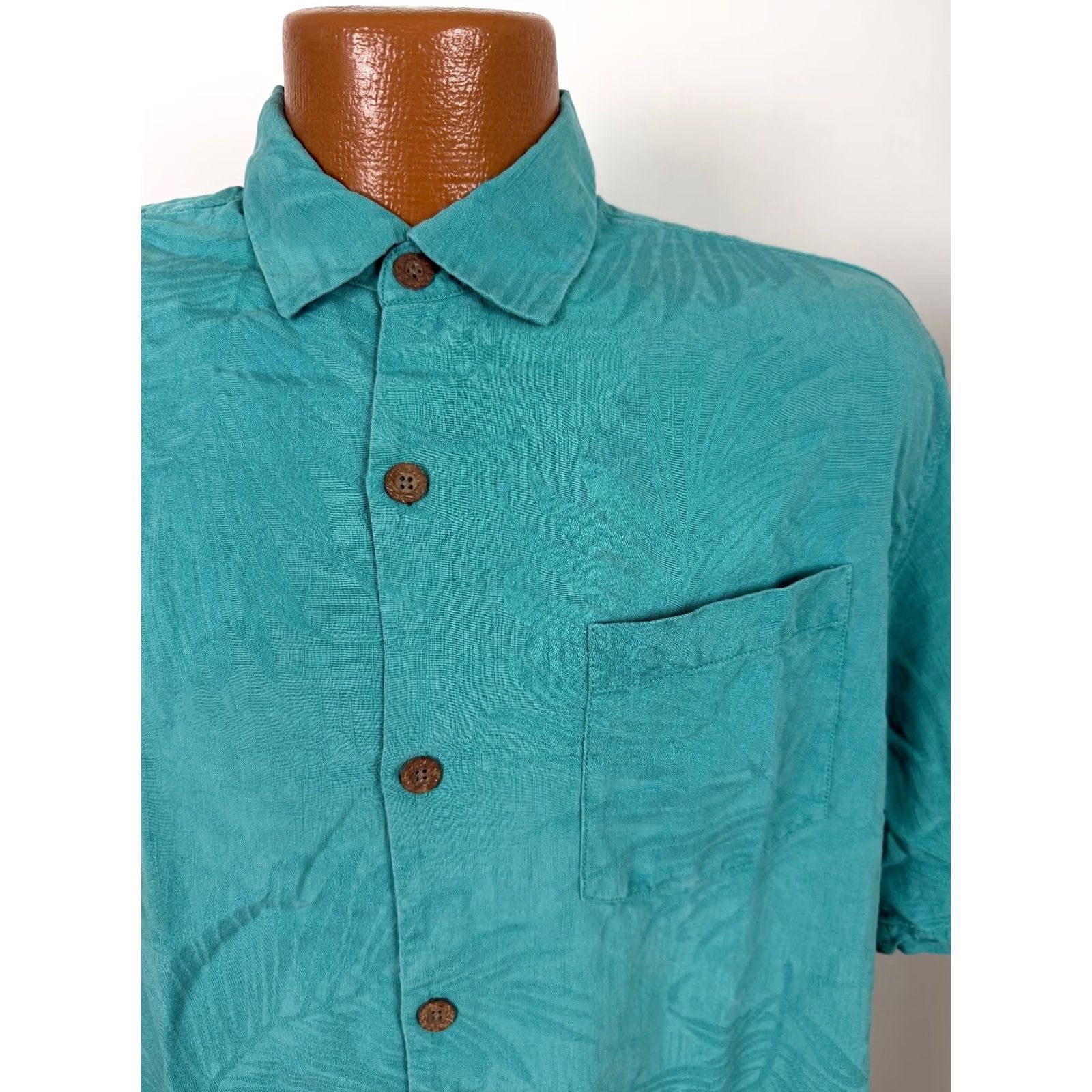 Tommy Bahama VINTAGE Tommy Bahama Shirt Men Medium Palm Frond Silk Jacquard Hawaiian Aloha Minimal Shirt Mens Medium Blue Silk Jacquard Beach Hawaii 90s Size US M / EU 48-50 / 2 - 3 Thumbnail