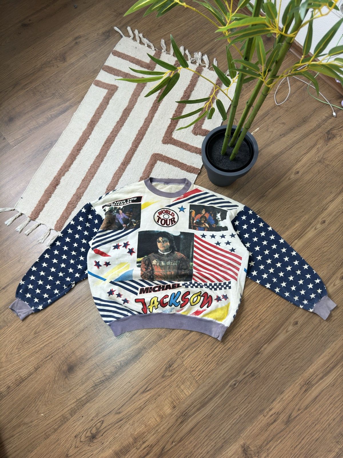 Michael Jackson VINTAGE MICHAEL JACKSON TOUR SWEATSHIRT Size US S / EU 44-46 / 1 - 1 Thumbnail