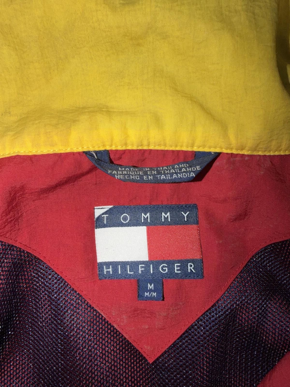 Tommy Hilfiger Vintage 1990s Tommy Hilfiger Windbreaker Jacket with hood Size US M / EU 48-50 / 2 - 2 Thumbnail