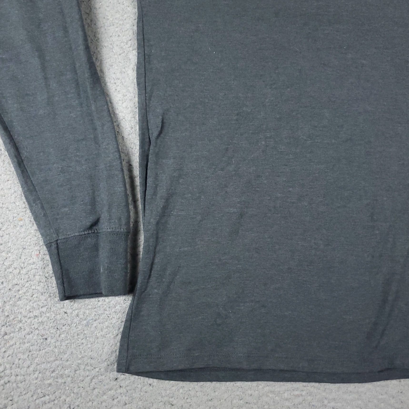 Champion Champion T-Shirt Adult Medium Gray Long Sleeve Crew Neck Regular Fit Unisex - Logo, Cotton - 2000s/Classic Sports Theme Size US M / EU 48-50 / 2 - 4 Thumbnail