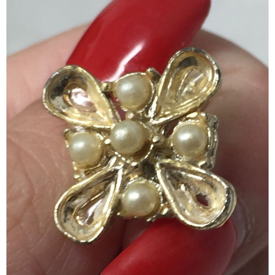 Other Women's Gold Tone Clip On Screw Back Earrings Size ONE SIZE - 3 Thumbnail