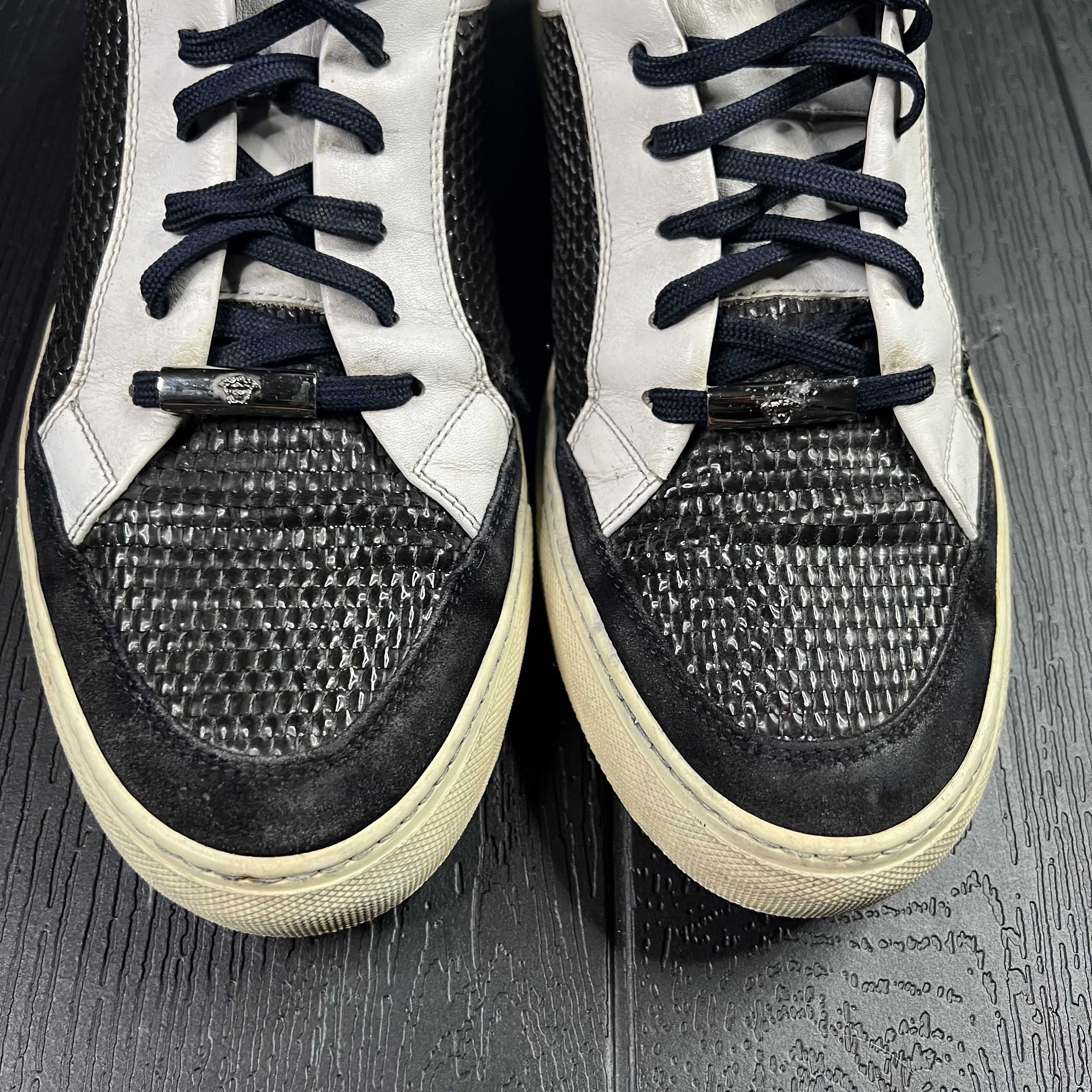 Versace Versace Medusa Low Top Sneaker Size US 11 / EU 44 - 10 Thumbnail