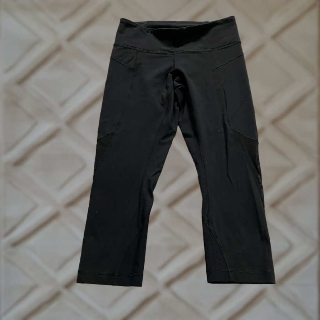 Lululemon LULULEMON Women’s Capri Leggings Size 6 Black Slim Stretch Yoga Activewear Size 28" / US 6 / IT 42 - 1 Thumbnail