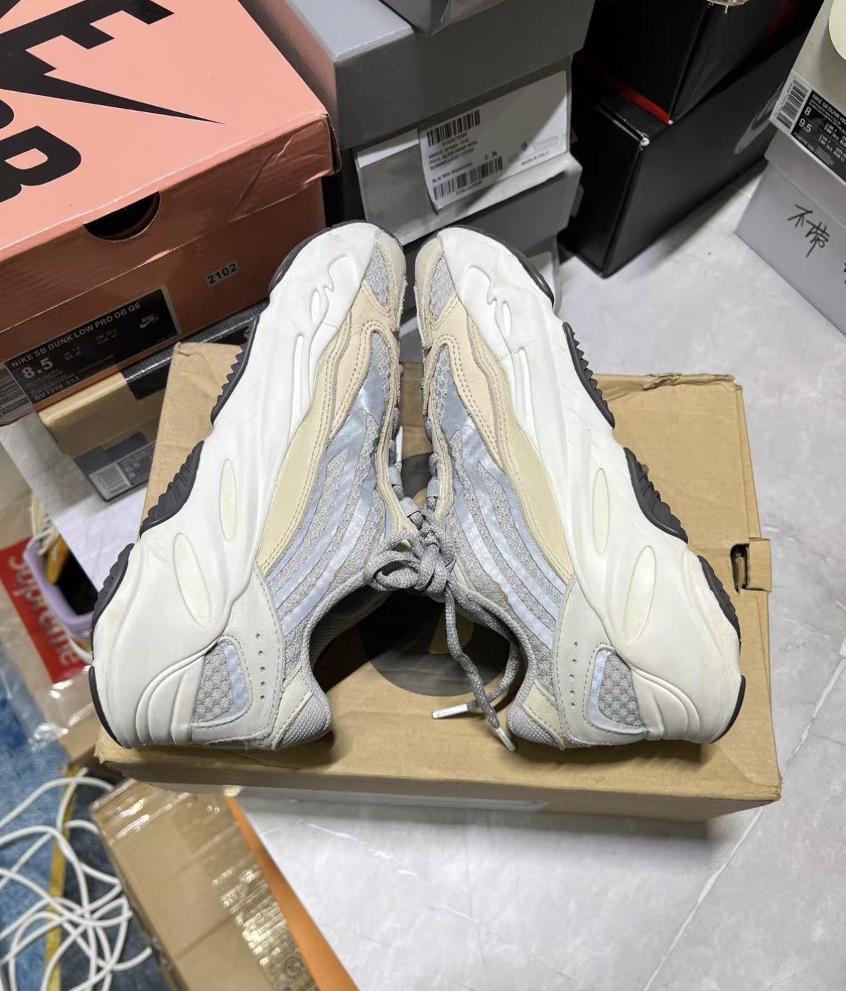 Yeezy Yeezy 700 Cream Grey J42 Size US 6.5 / IT 36.5 - 2 Thumbnail