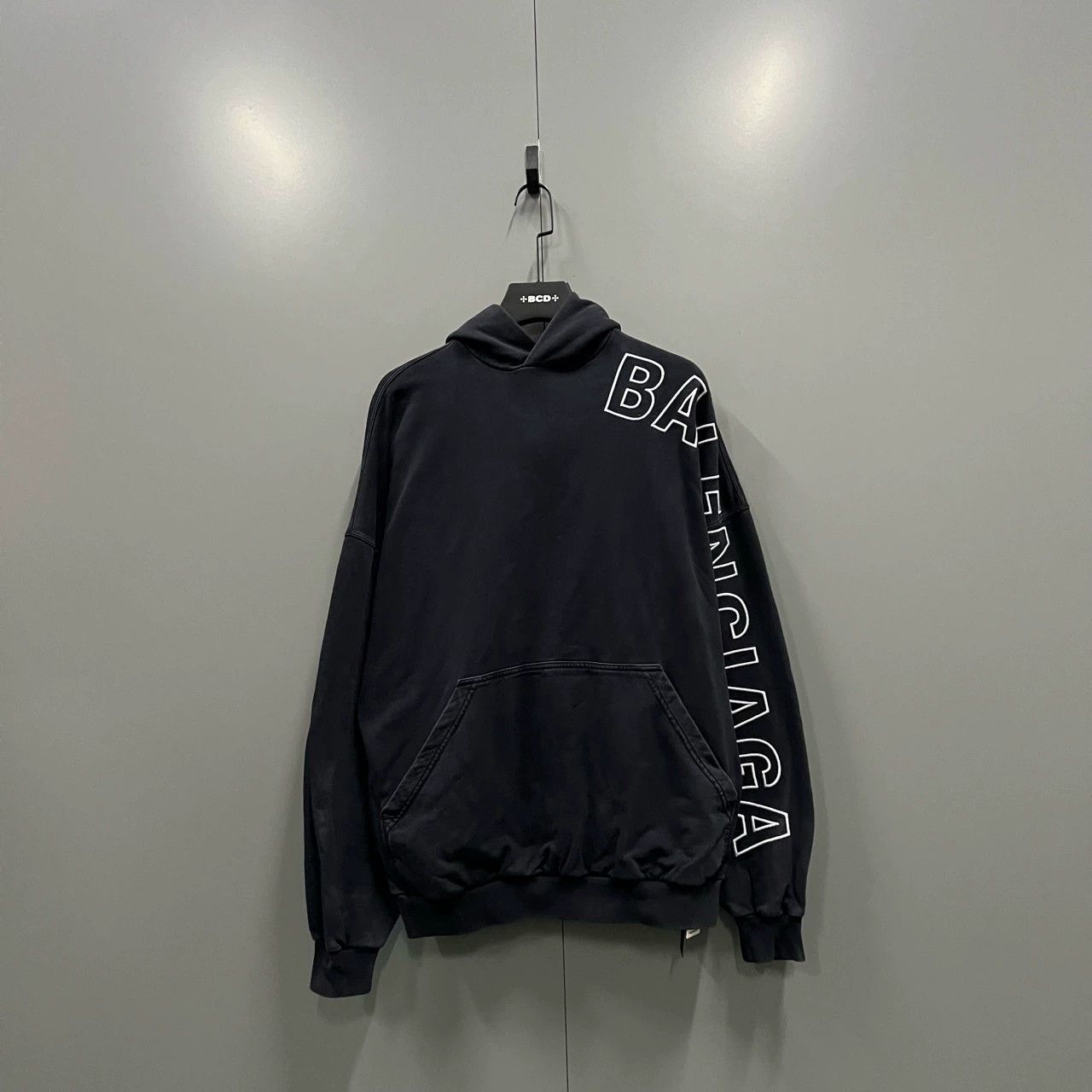 Balenciaga balenciaga black logo embroidered hoodie Size US M / EU 48-50 / 2 - 1 Thumbnail