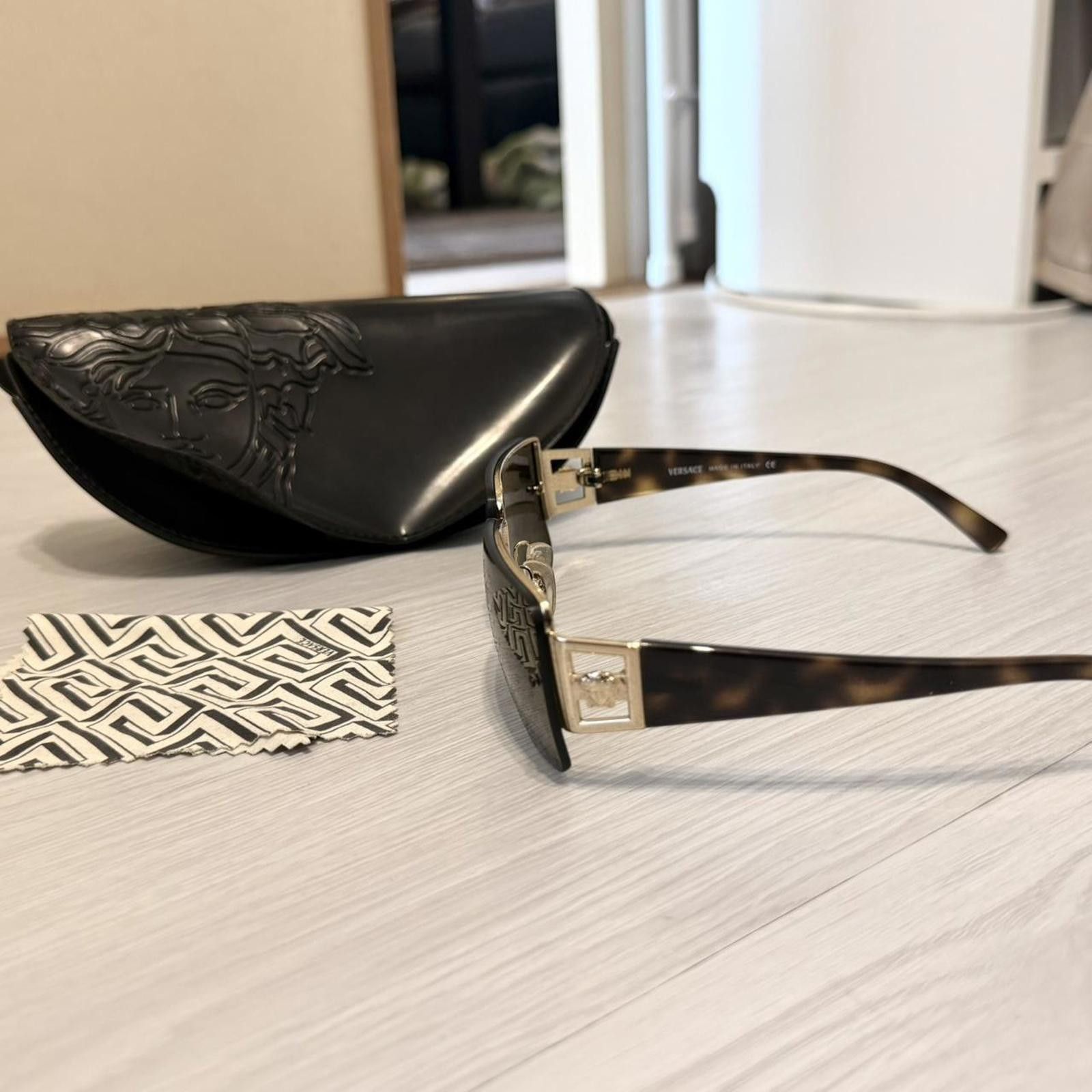 Versace Versace authentic rimless logo vintage sunglasses Size ONE SIZE - 4 Thumbnail