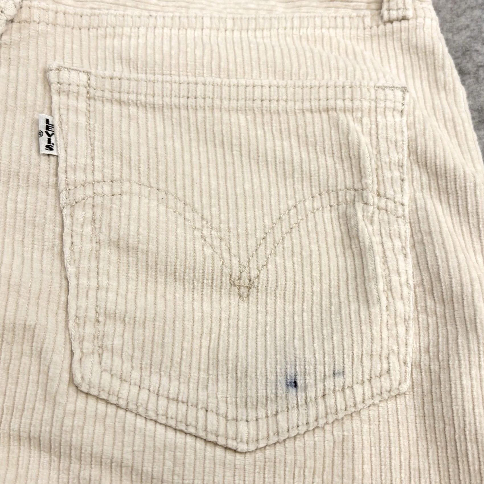 Levi's VINTAGE Levi’s Ribcage Straight Corduroy Jeans W27” L29” zip fly pant Women’s UK8 Used Size 27" / US 4 / IT 40 - 5 Thumbnail
