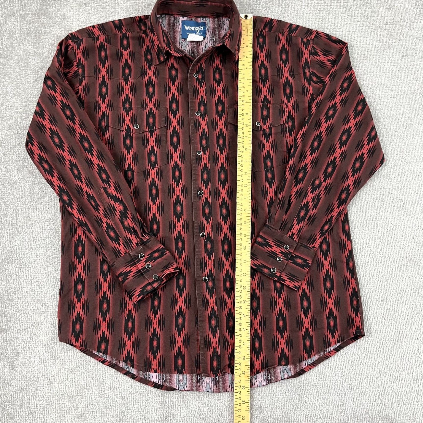 Wrangler VINTAGE Wrangler Western Shirt Mens Large Red Southwestern Geometric Pearl Snap Rockabilly Shirt Mens L Red Geometric Western Rockabilly Mens L Red Size US L / EU 52-54 / 3 - 3 Thumbnail