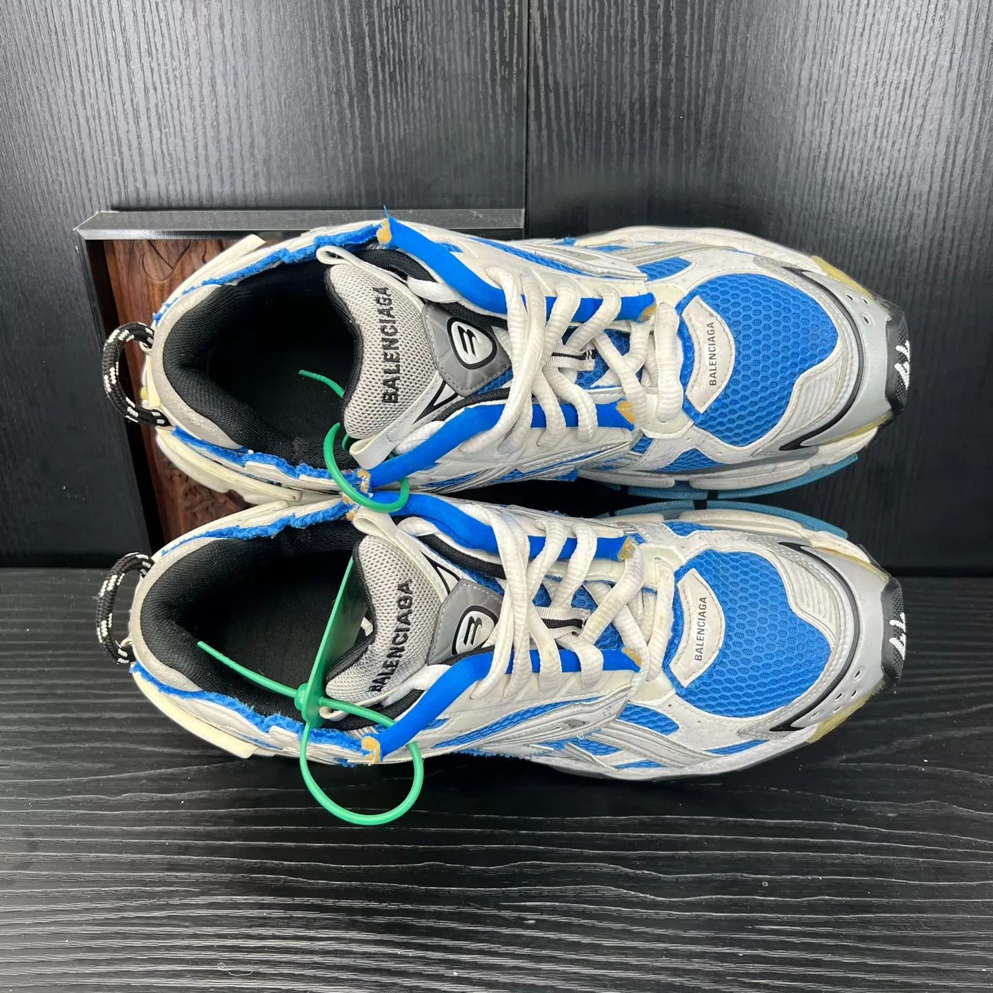 Balenciaga Balenciaga Runner Distressed White Blue 44 Size US 11 / EU 44 - 7 Thumbnail