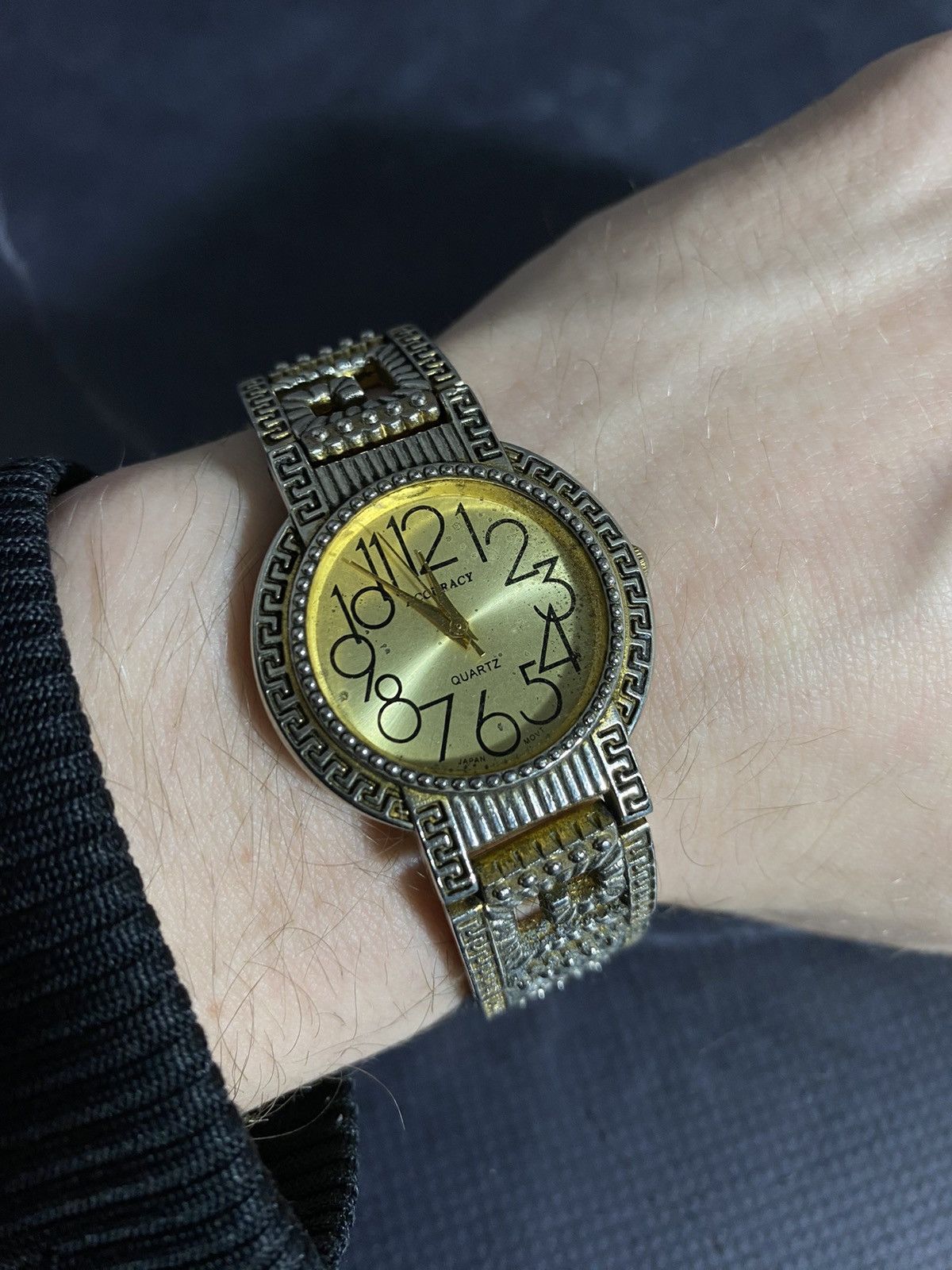 Vintage Vintage Quartz Watch with Ornate Bracelet Japanese Brand Size ONE SIZE - 4 Thumbnail