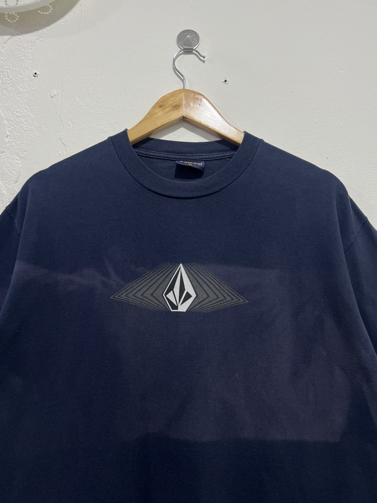 Vintage Vintage 90’s Volcom Skate Sunfaded Tshirt Size US L / EU 52-54 / 3 - 2 Thumbnail