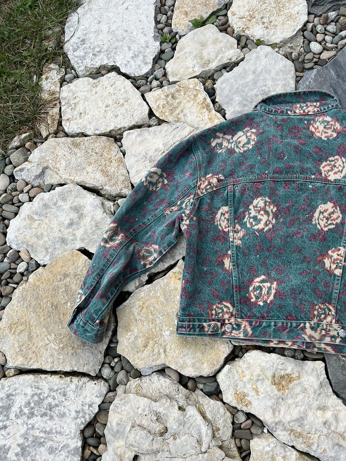 Vintage Vintage Jonny-q y2k all over print cropped denim jacket Size US M / EU 48-50 / 2 - 18 Thumbnail