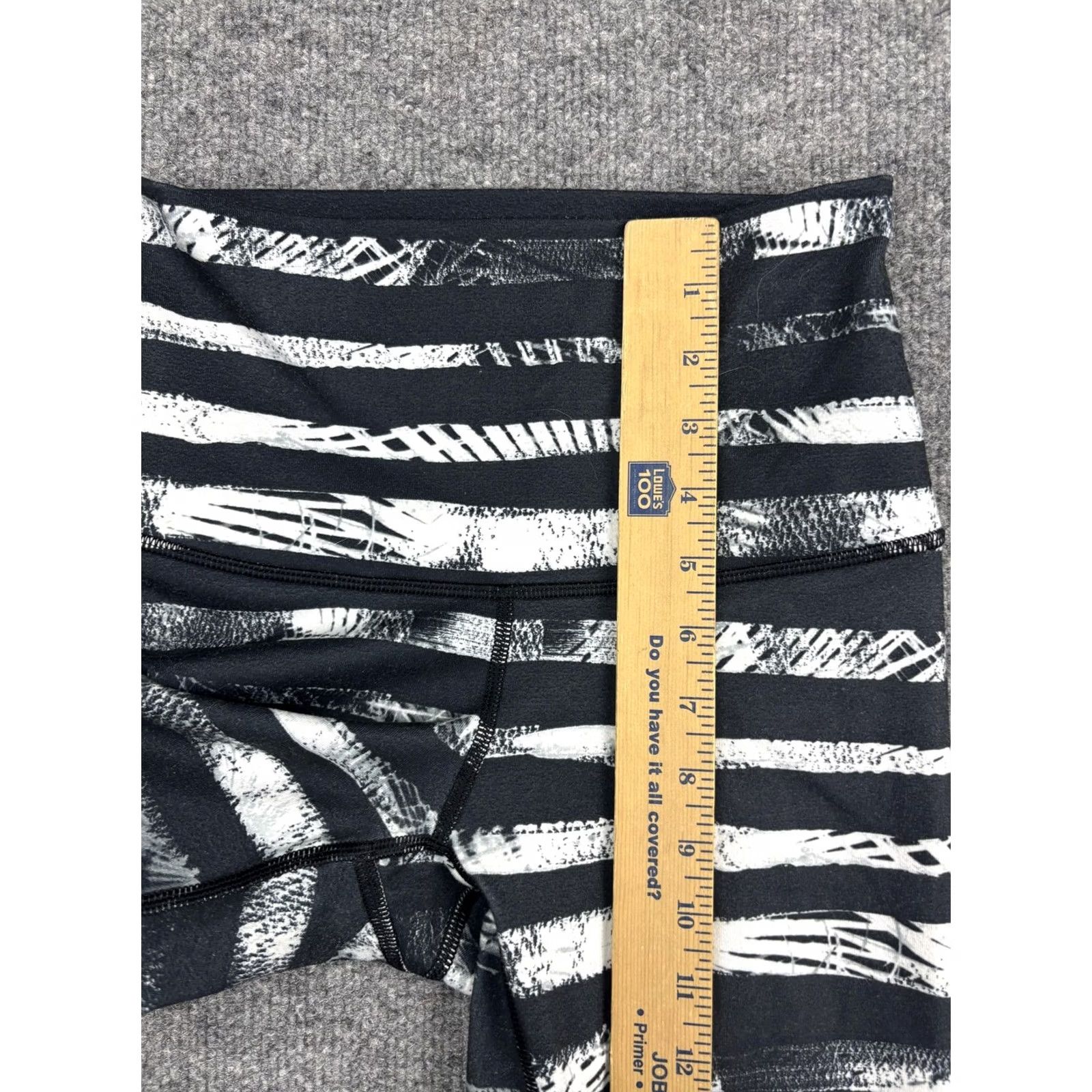 Lululemon Lululemon Pants Womens 4 Black White High Rise Ankle Leggings Yoga Activewear Pants Size 27" / US 4 / IT 40 - 3 Thumbnail
