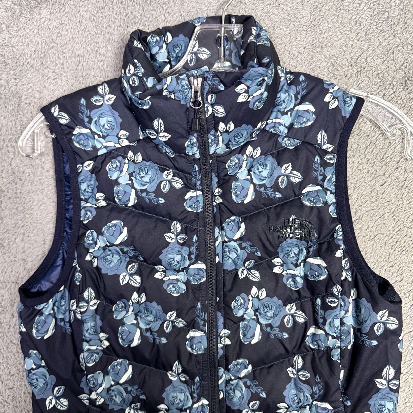 The North Face VINTAGE The North Face Puffer Vest 550 Goose Down Womens XS Blue Floral Zip Flare Size XS / US 0-2 / IT 36-38 - 4 Thumbnail