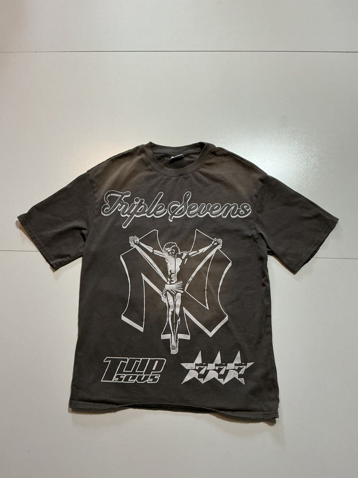 TRIPLE SEVENS Triple Sevens NY New York Savior Jesus Graphic T-Shirt Size US S / EU 44-46 / 1 - 1 Thumbnail