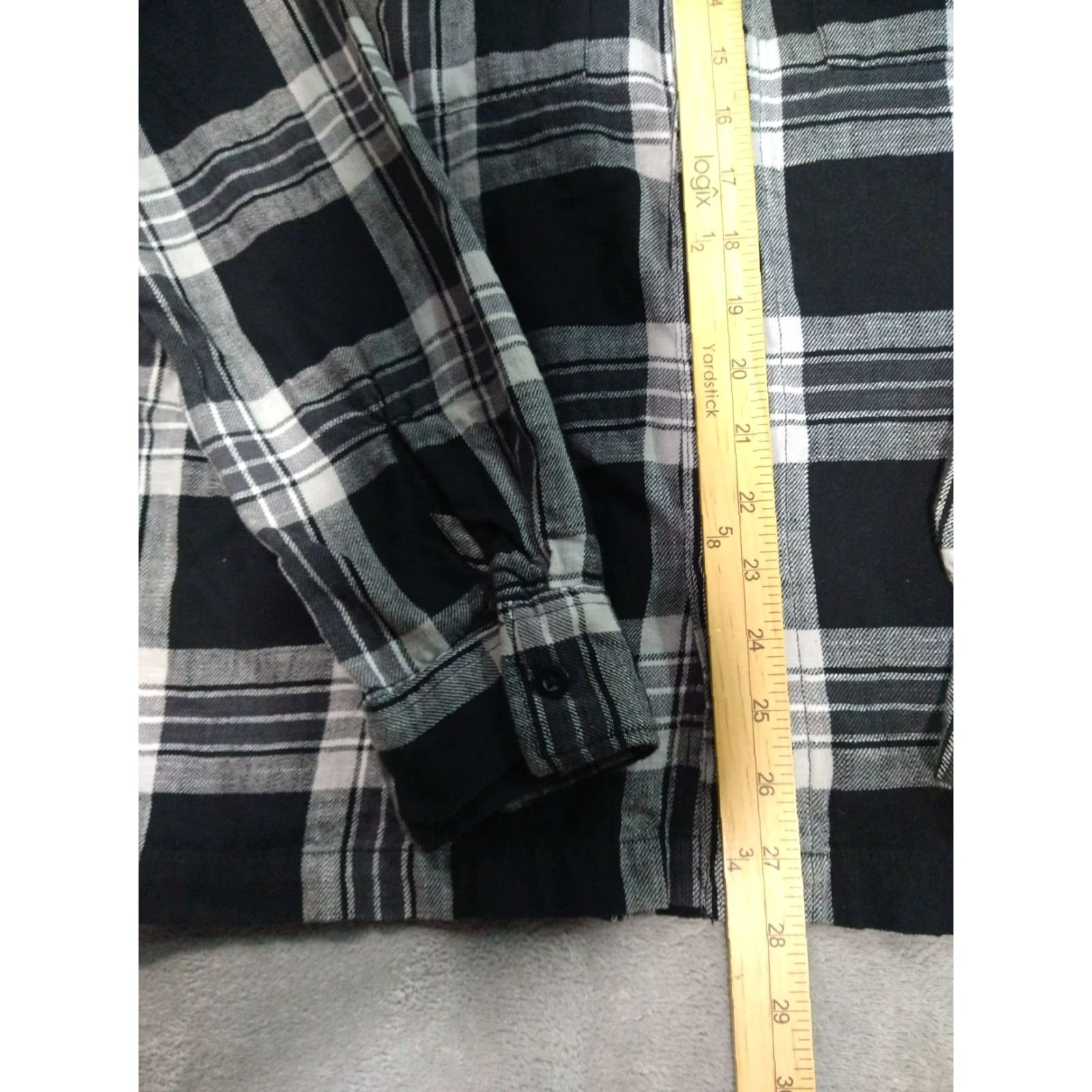 American Eagle Outfitters American Eagle Outfitters Shirt Mens Medium Gray Plaid Flannel Button-Down Cotton Size US M / EU 48-50 / 2 - 4 Thumbnail